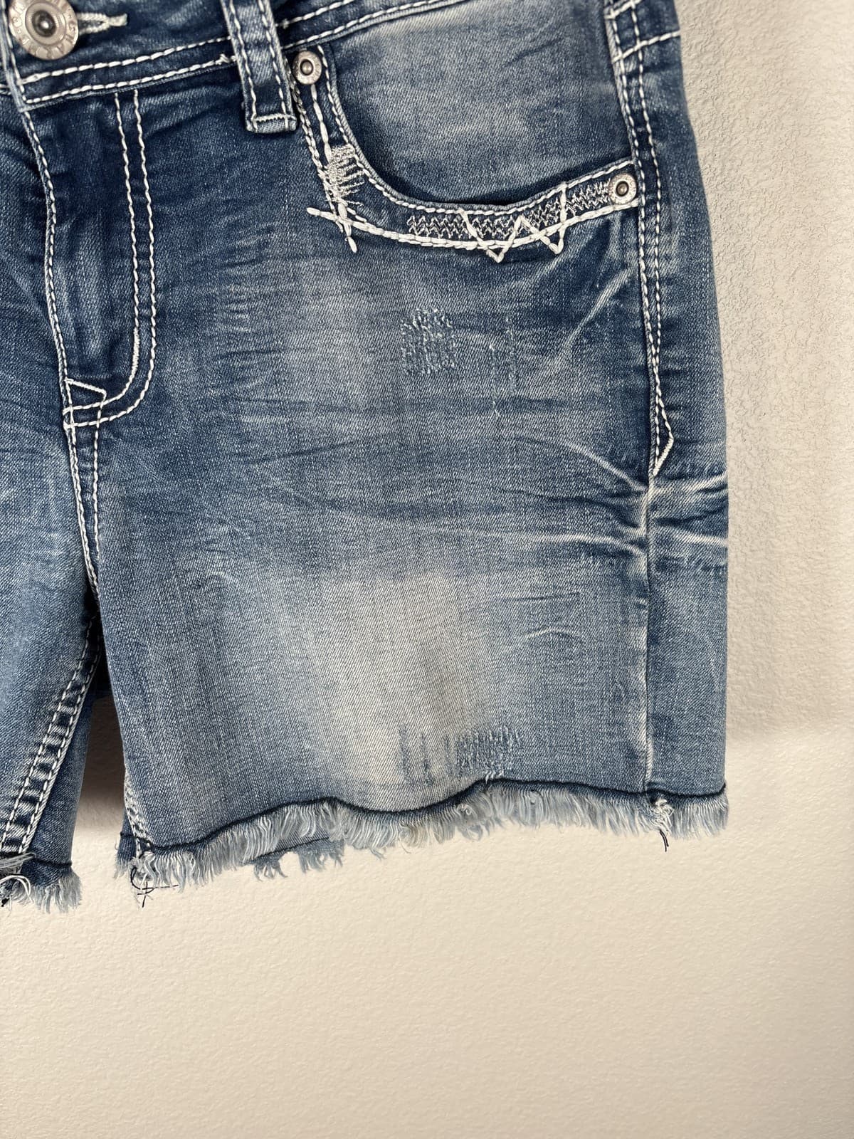 Charme Women's Size 28 Distressed Embroidered Frayed Hem Denim Shorts - Thumbnail 4
