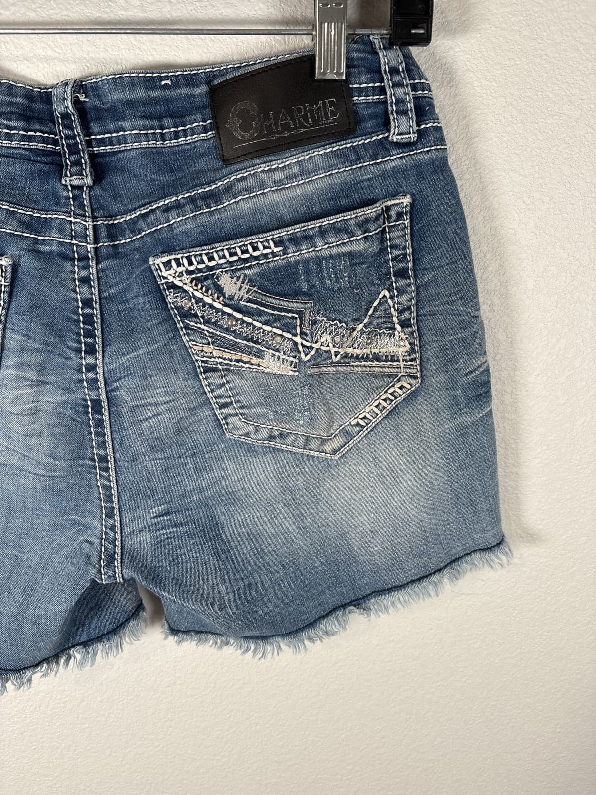 Charme Women's Size 28 Distressed Embroidered Frayed Hem Denim Shorts - Thumbnail 6
