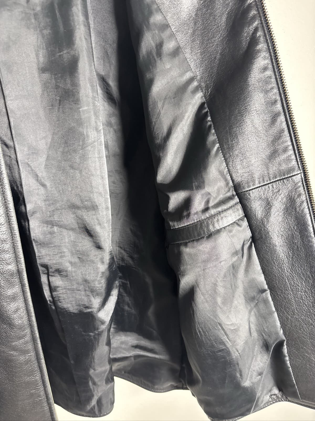 Eddie Bauer Women’s Black Leather Full Zip Bomber Jacket Size L - Thumbnail 4