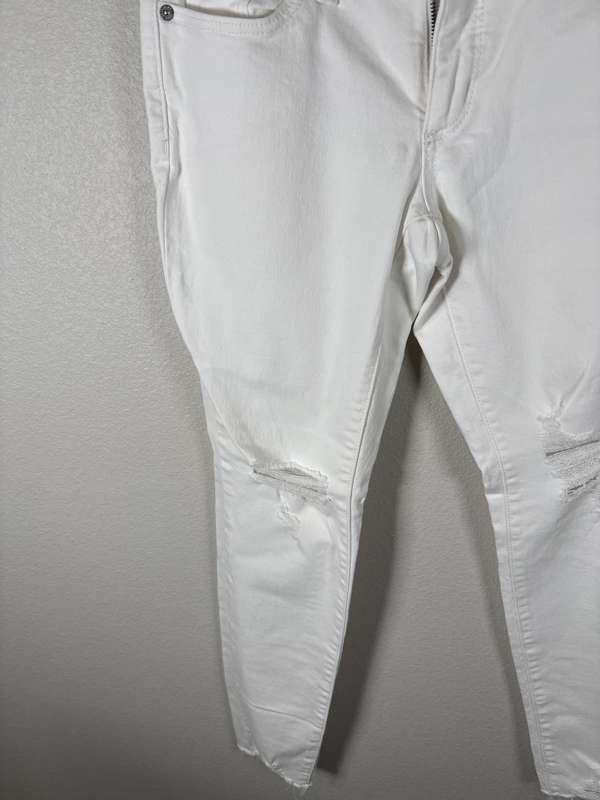 Universal Thread Women's White Distressed Skinny Mid Rise Ankle Jeans Size 0 - Thumbnail 4