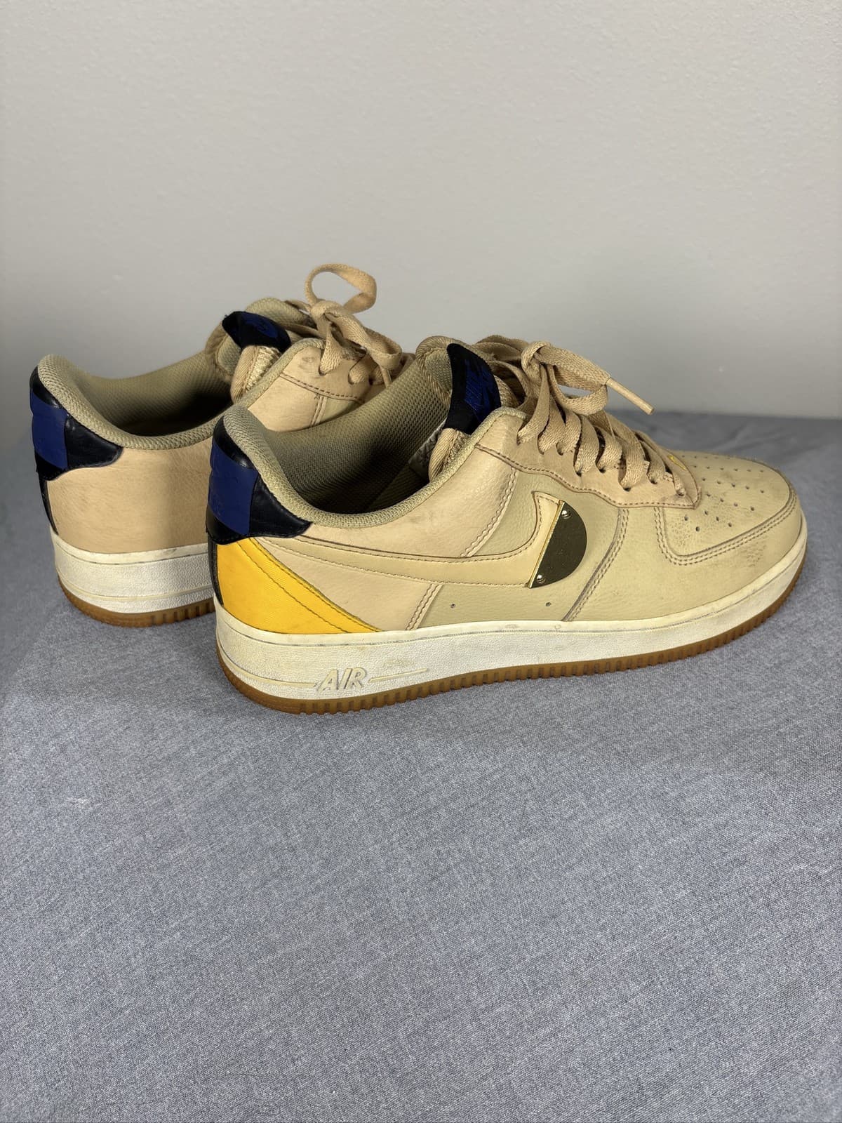Nike Air Force 1 07 LV8 Low Sesame University Gold Gum Men Sneaker Size 9 - Thumbnail 3