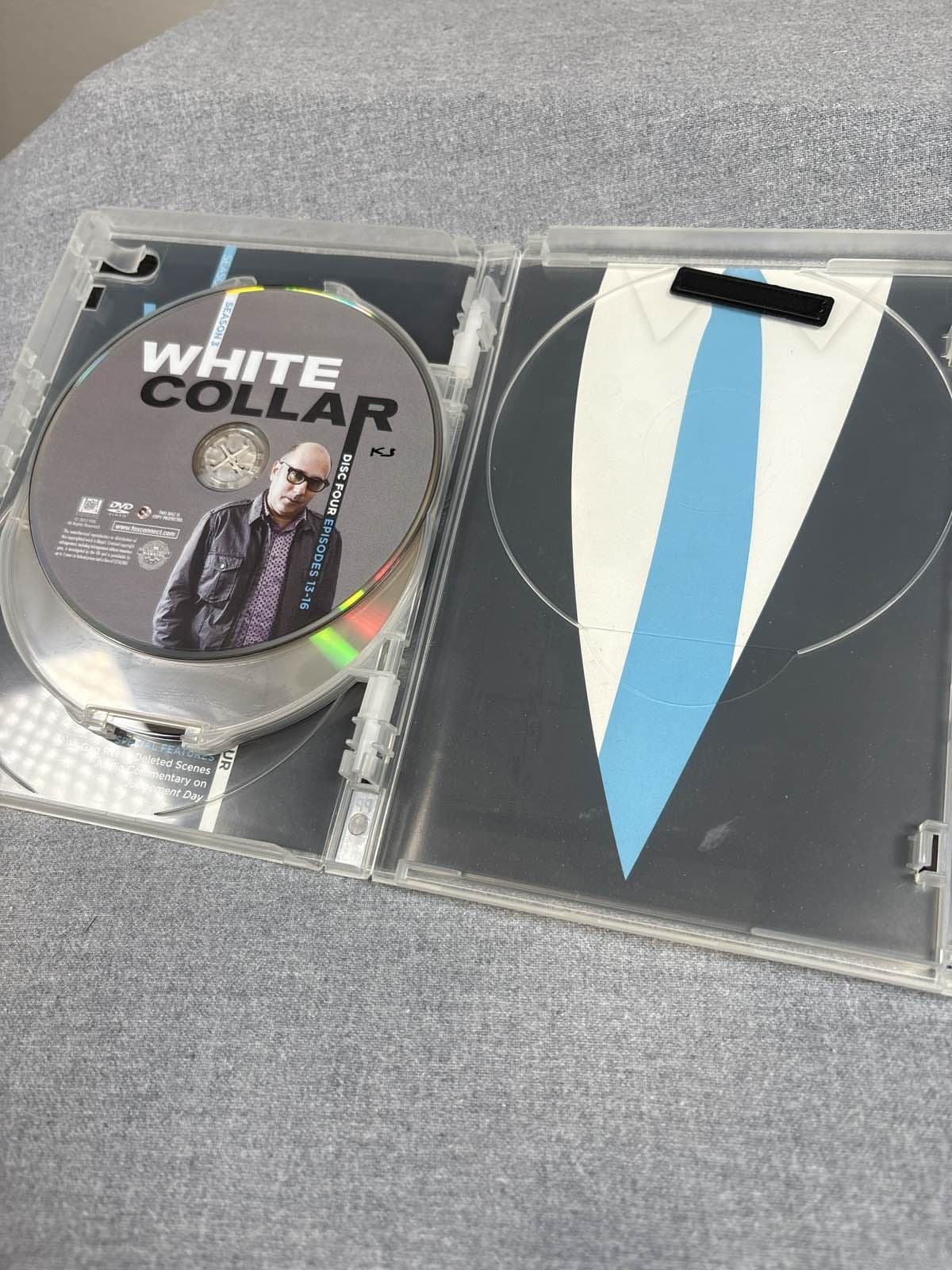 White Collar S3 DVD 4-Disc Widescreen - Thumbnail 5