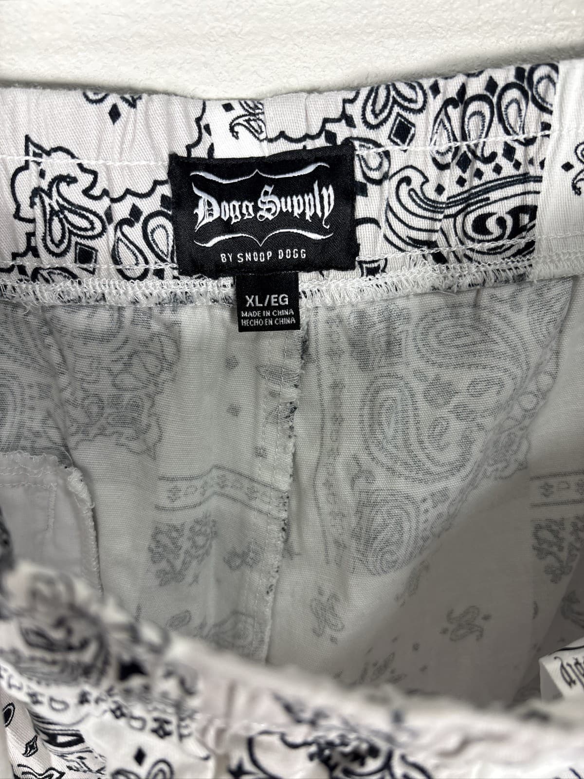 Dogg Supply by Snoop Dogg Men XL White Black Paisley Bandana Shorts - Thumbnail 2