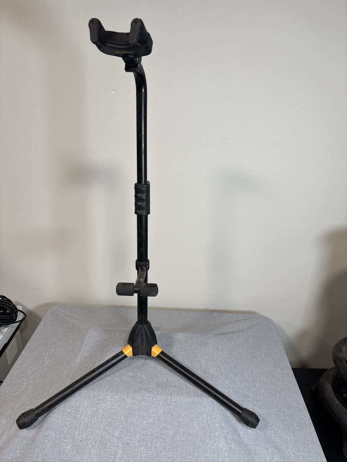 Hercules DS730B Guitar Stand Auto Grip - Thumbnail 2