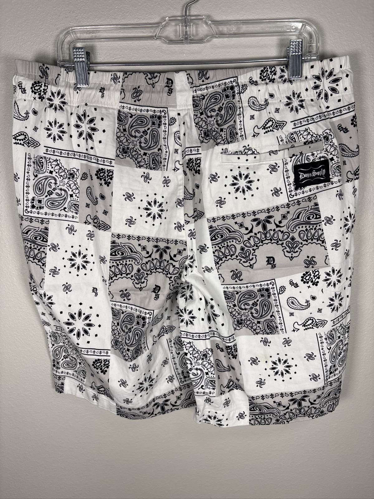 Dogg Supply by Snoop Dogg Men XL White Black Paisley Bandana Shorts - Thumbnail 3