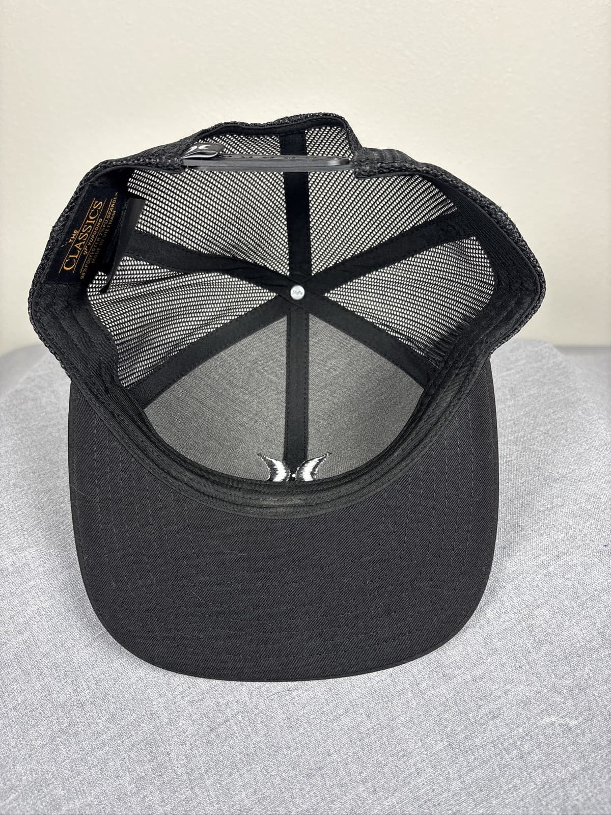 Hurley Black Icon Solid Flat Trucker Hat Mens Mesh Snapback Cap - Thumbnail 2