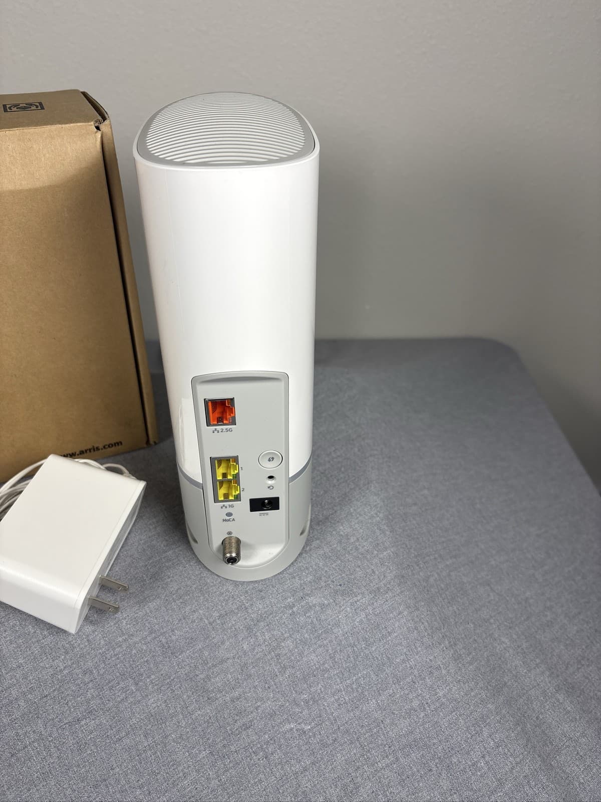 ARRIS DG9450 Wi-Fi Gateway Dual-Band Cable Modem Router - Thumbnail 2