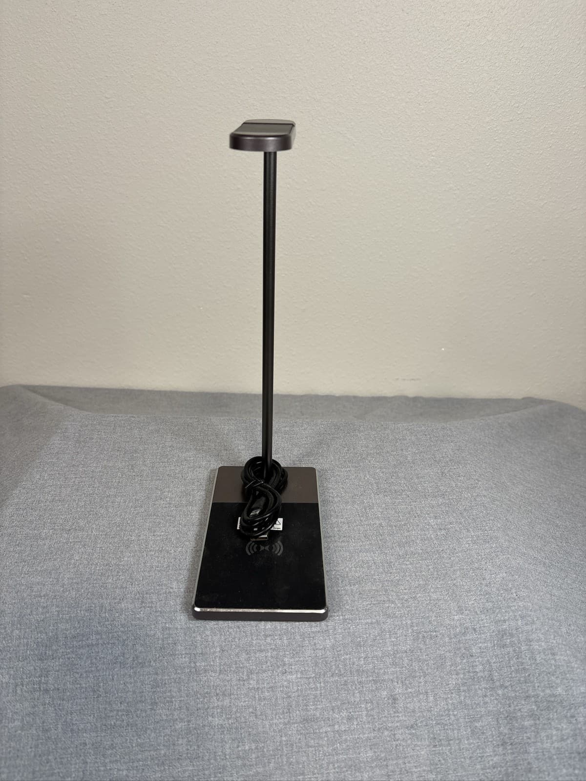 Xtreme XWC8-1025-BLK 10W Wireless Charger Headphone Stand Black