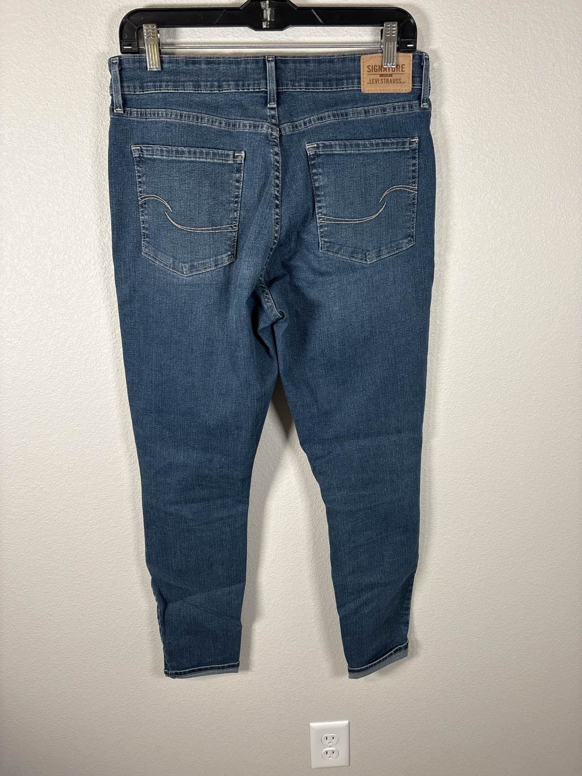 Signature Levi Strauss Gold Totally Shaping Skinny Jeans Women's 12 - Thumbnail 6