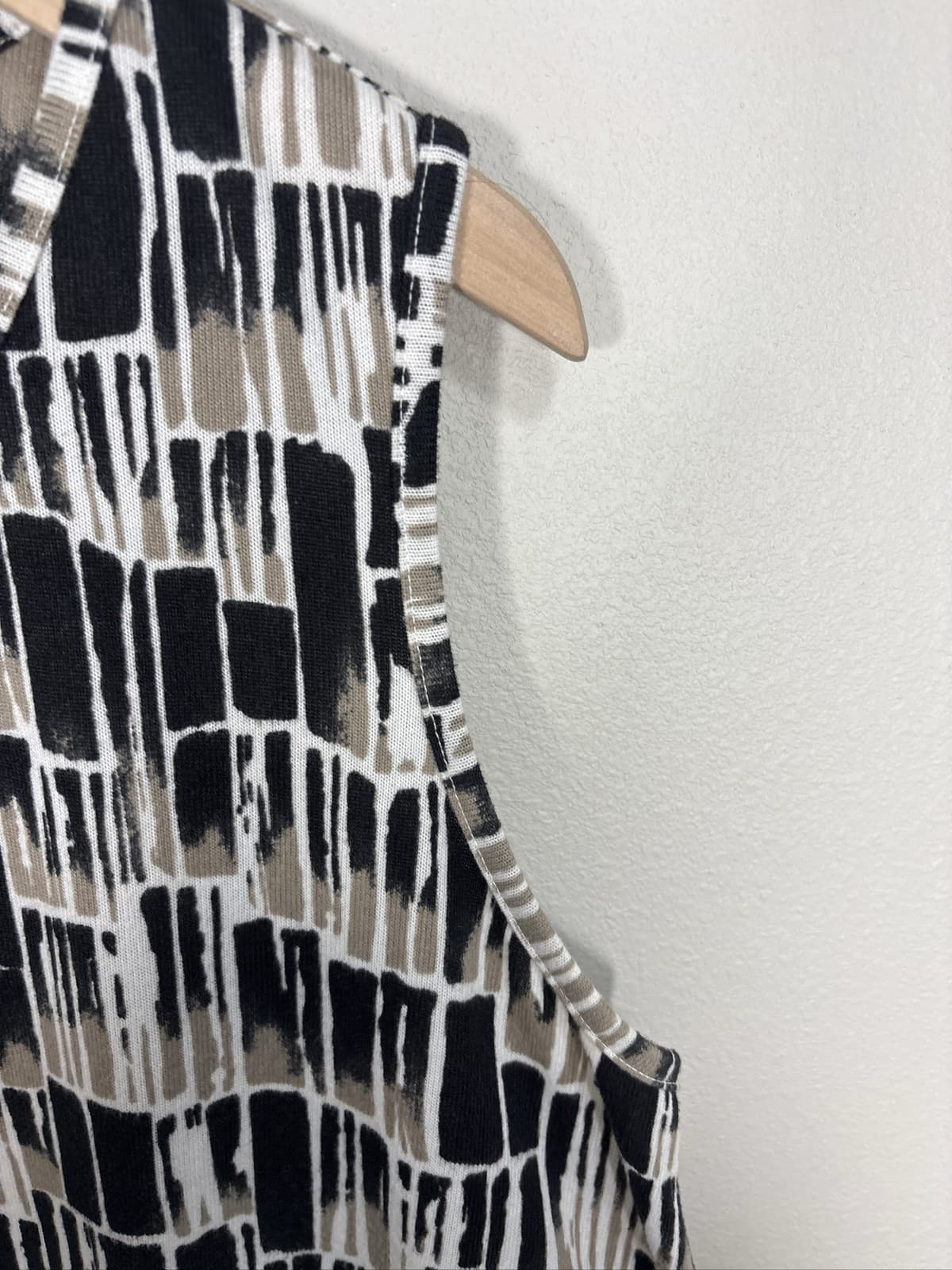 Multiples Women's Sleeveless Tank Top Size XL Black White Abstract Geo - Thumbnail 3