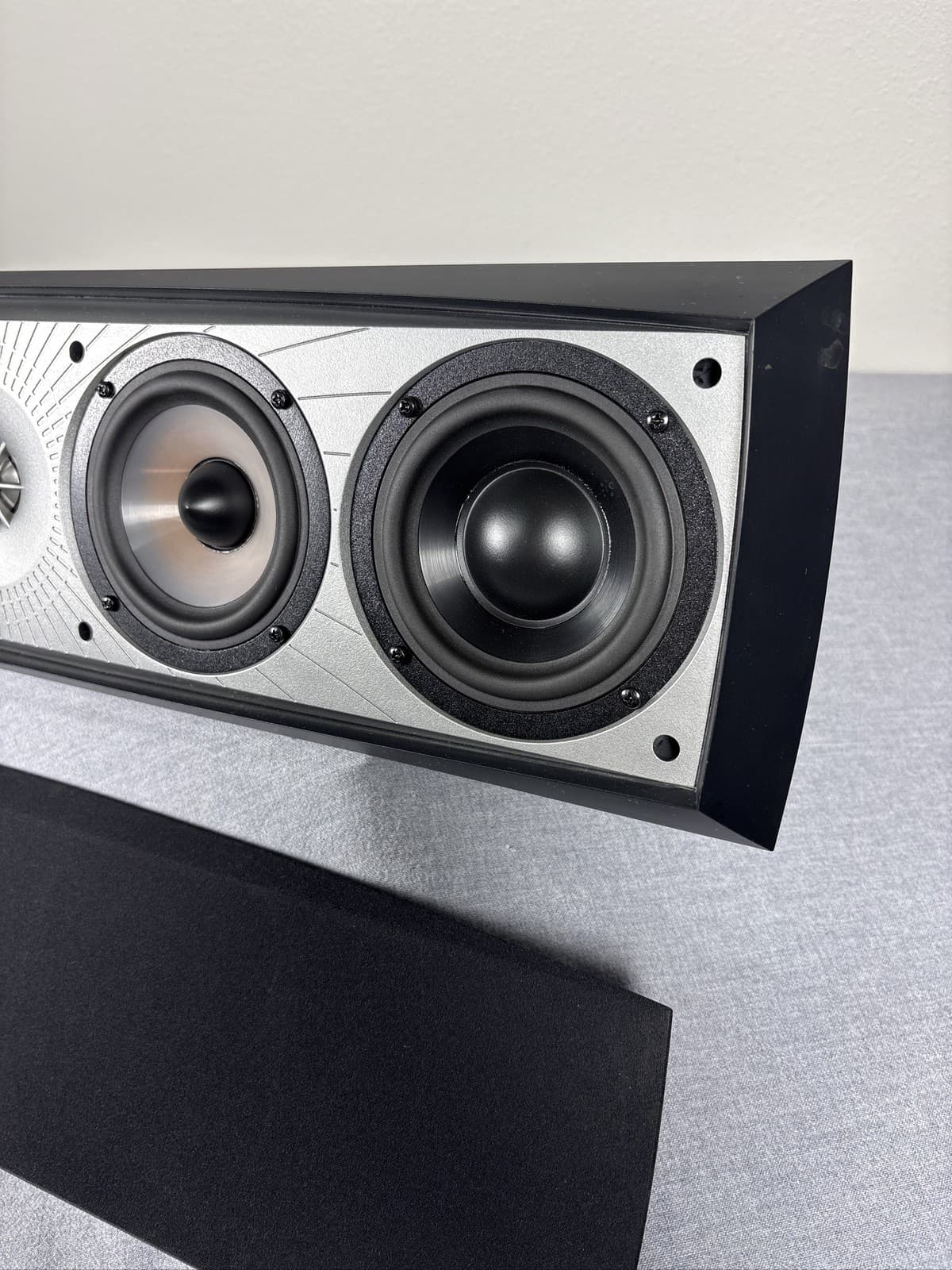 Paradigm Cinema 400 LCR Center Channel Speaker Black with Grille - Thumbnail 2