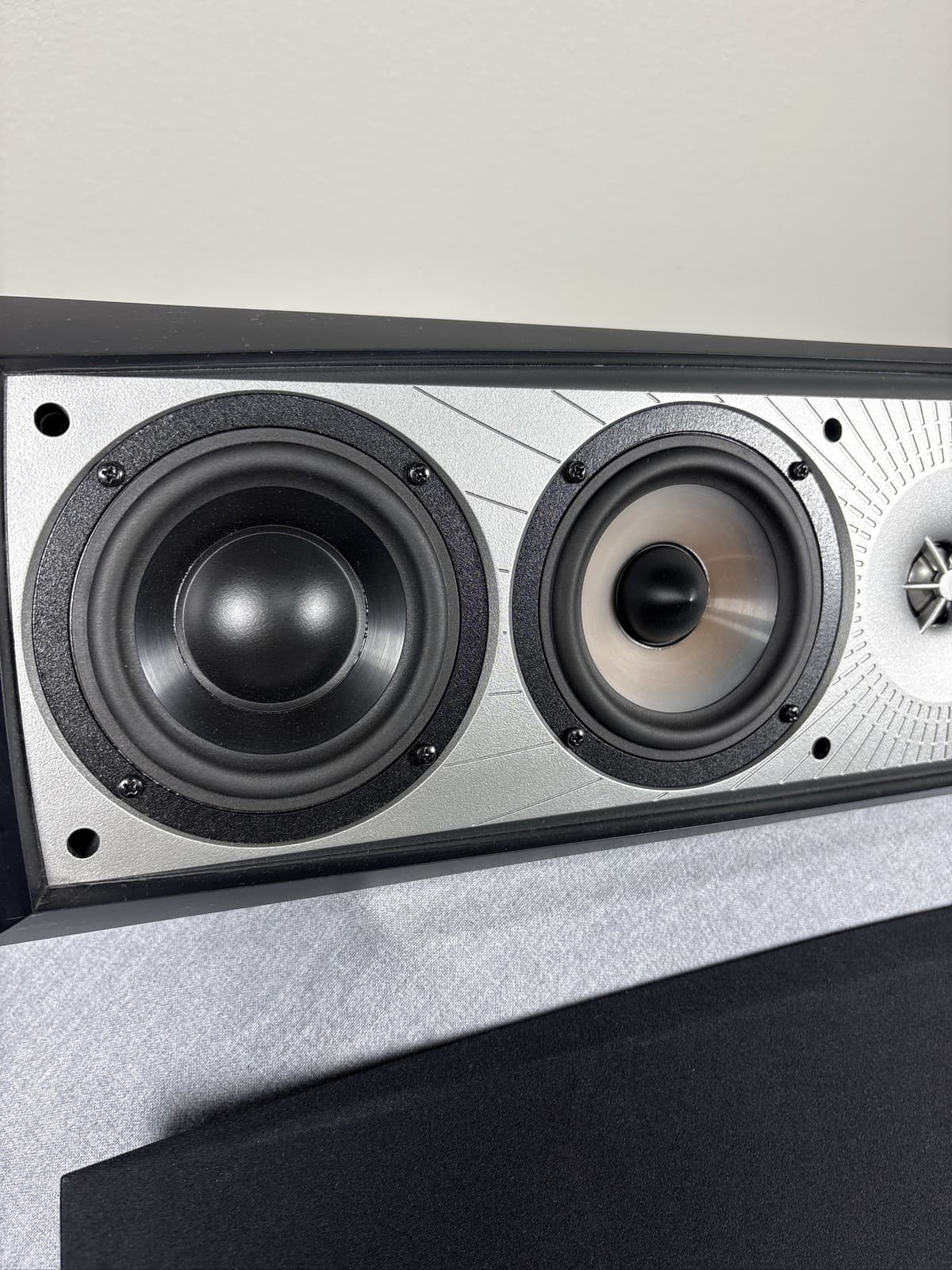 Paradigm Cinema 400 LCR Center Channel Speaker Black with Grille - Thumbnail 3