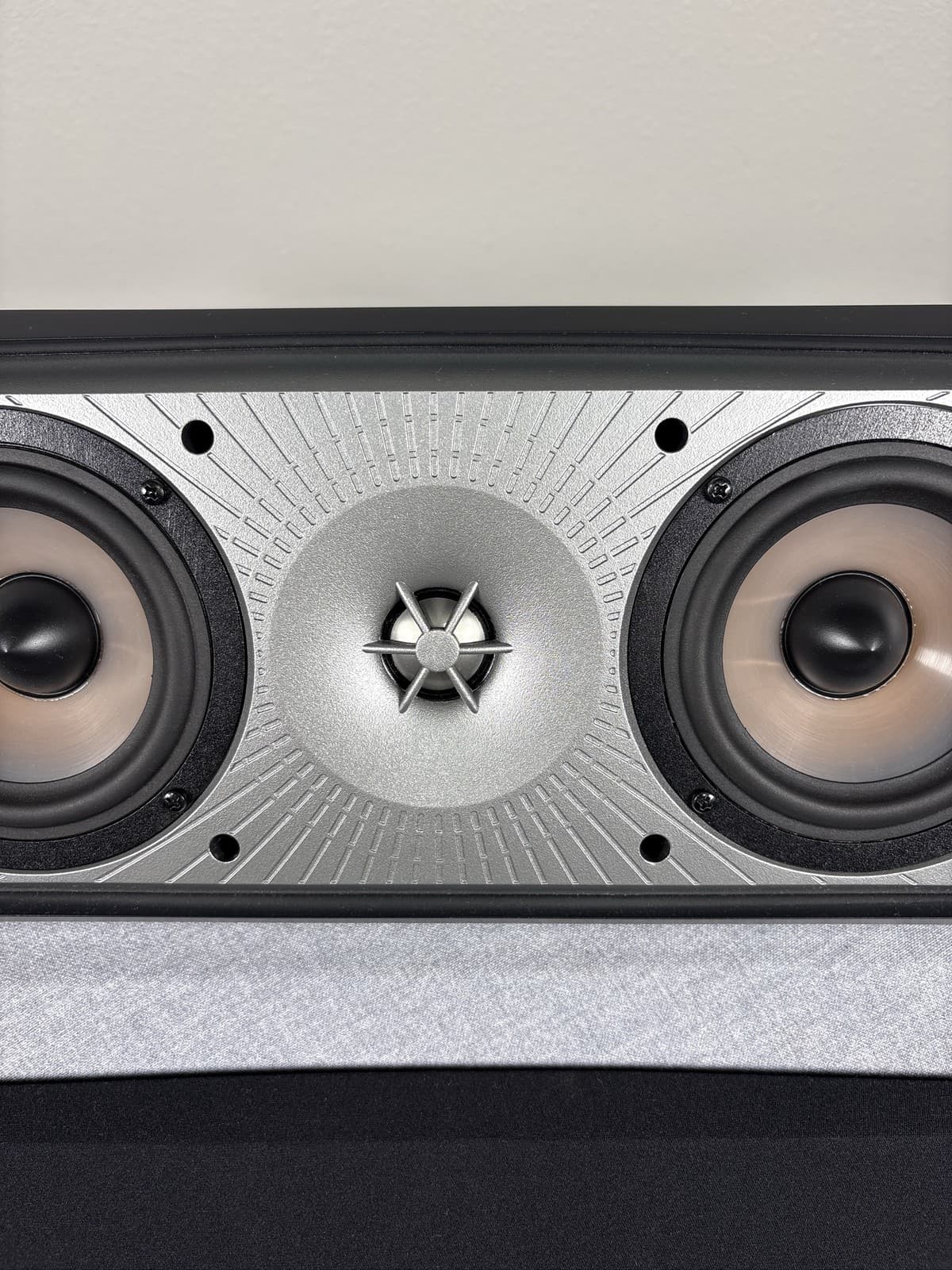 Paradigm Cinema 400 LCR Center Channel Speaker Black with Grille - Thumbnail 4