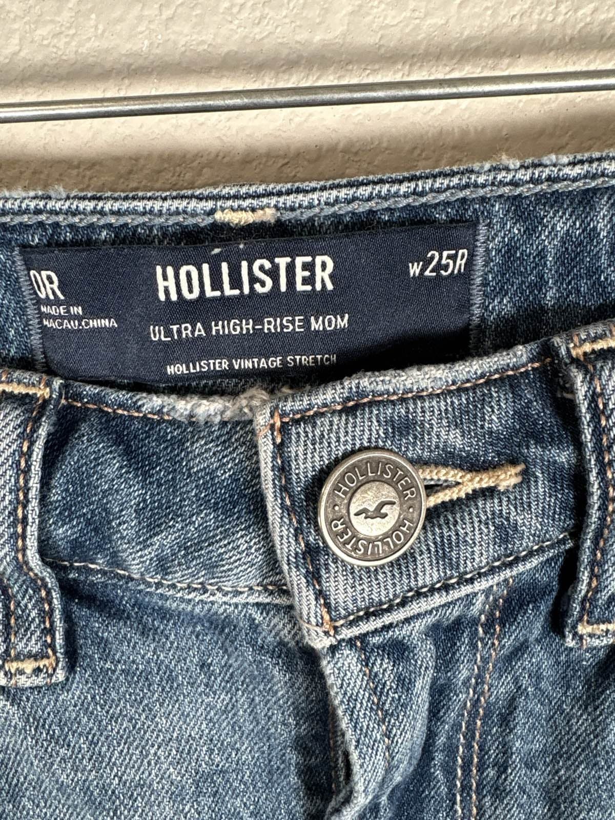 Hollister Ultra High-Rise Mom Jeans Vintage Stretch W25R Blue Denim - Thumbnail 2