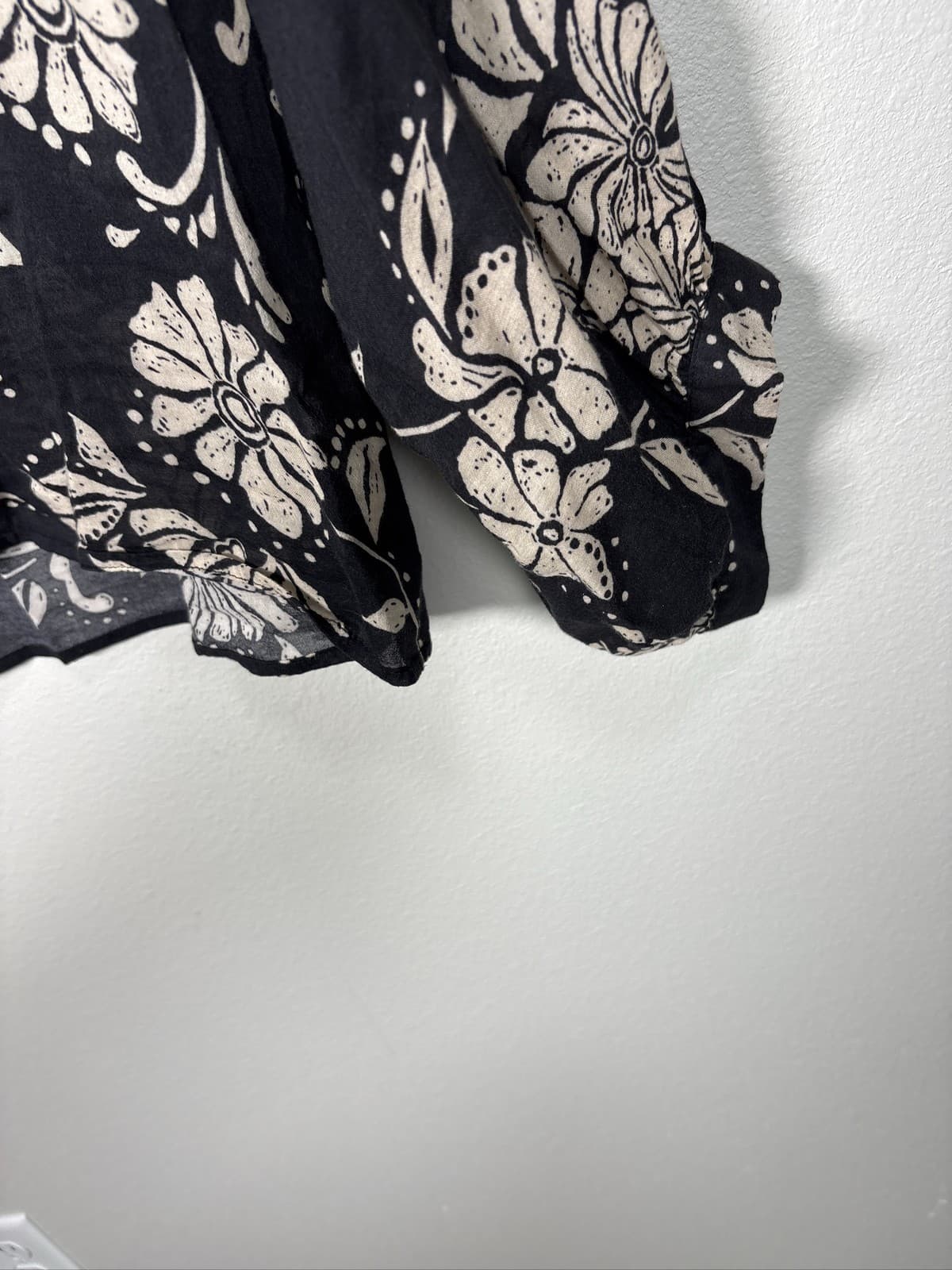 Z Supply Women's Black Tan Floral Button Down Long Sleeve Blouse XL - Thumbnail 3
