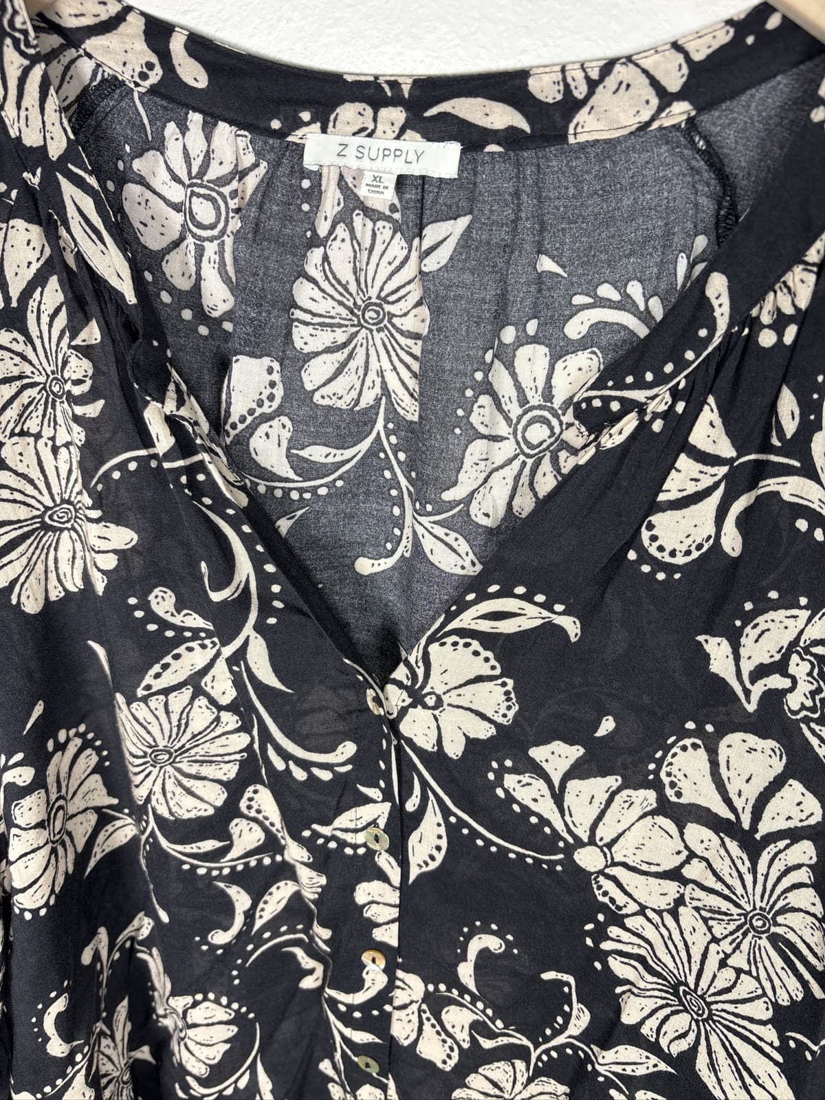Z Supply Women's Black Tan Floral Button Down Long Sleeve Blouse XL - Thumbnail 2
