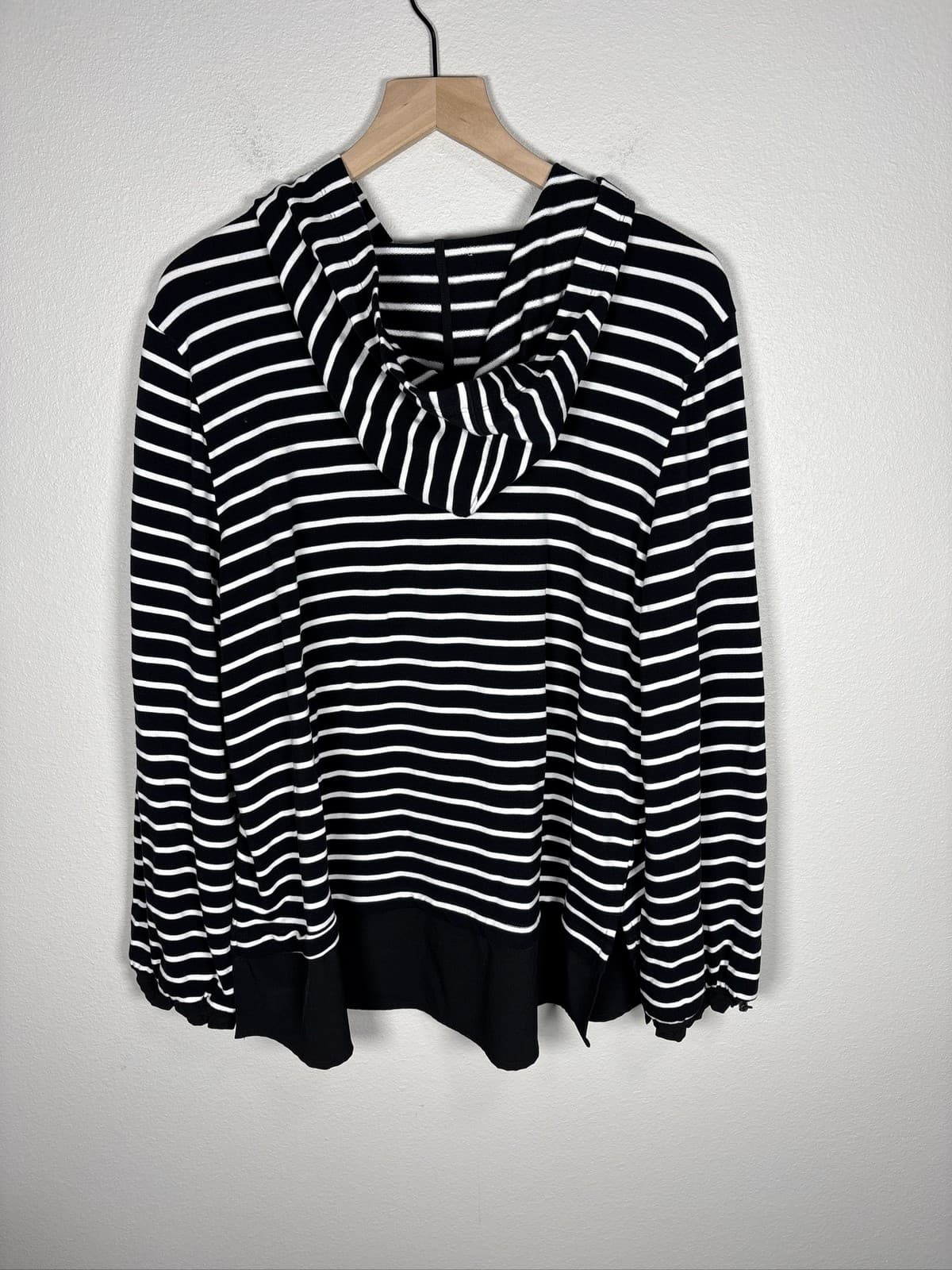 Chico's Zenergy Women's Black White Striped Long Sleeve Hoodie Pullover - Thumbnail 4