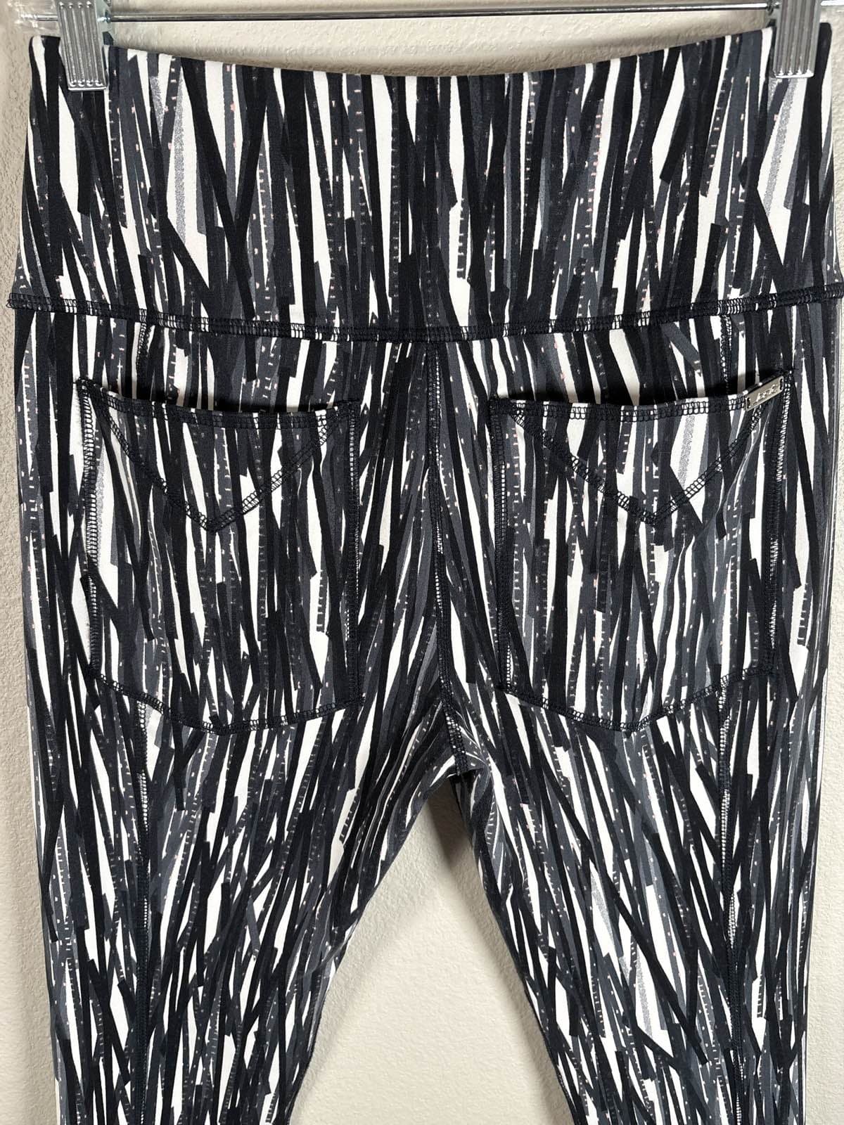 JOFIT Women's XS Dri-Fit Cropped Leggings Black White Abstract Print - Thumbnail 5