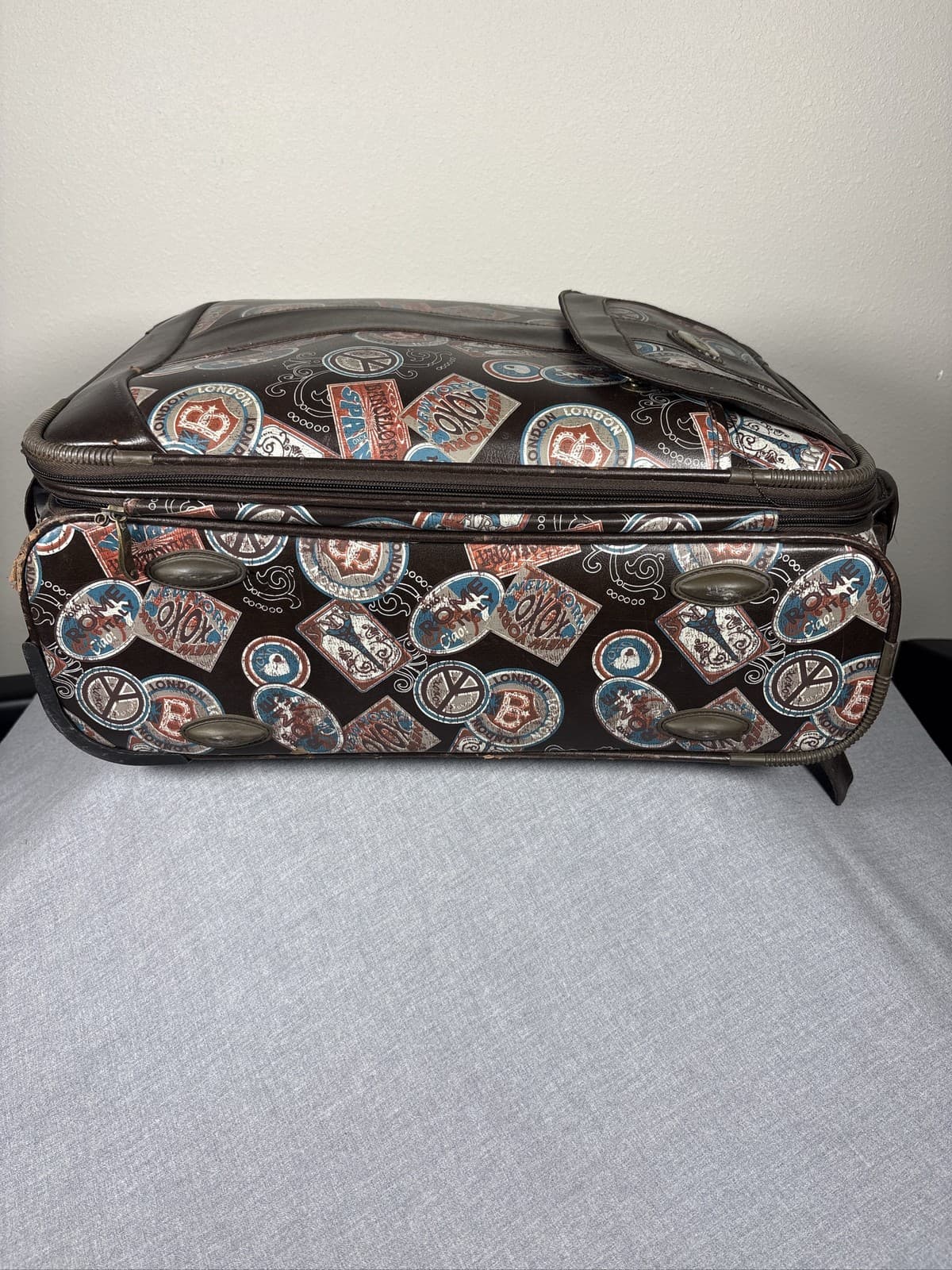 XOXO Leather Travel Print Brown Rolling Suitcase Carry On Luggage Bag - Thumbnail 3