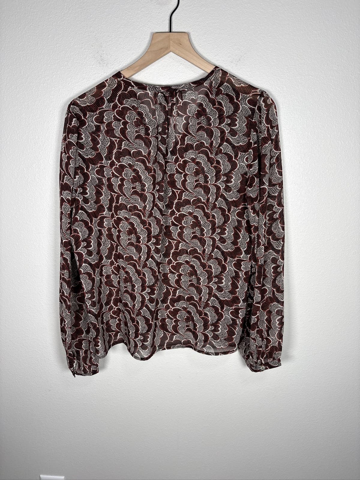 Evereve Women's Blouse Brown Abstract Print Long Sleeve V-Neck Size XL - Thumbnail 3