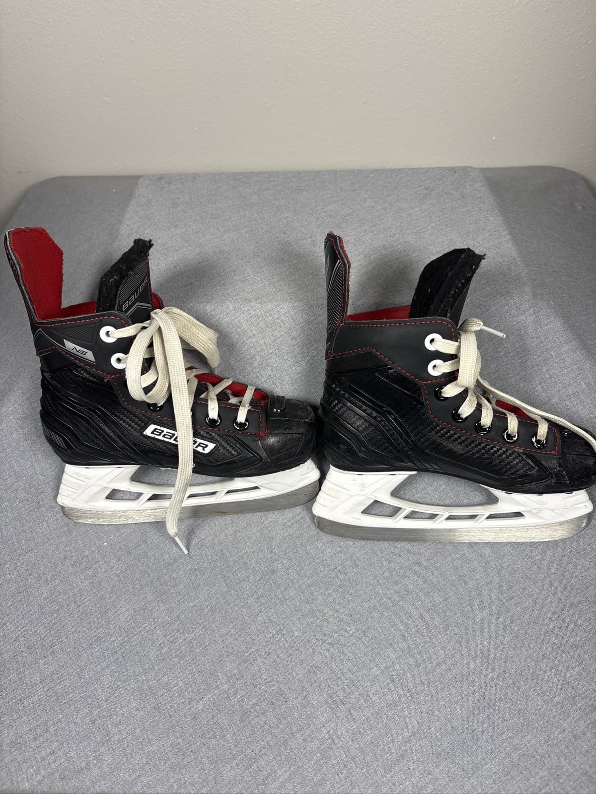 Bauer NS Ice Hockey Skates Black and Red Youth Size 1 - Thumbnail 2