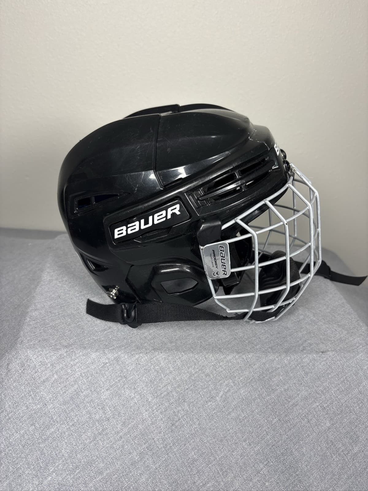 Bauer Prodigy Youth Hockey Helmet with Face Mask Cage Black Size 6-6 5/8 - Thumbnail 3