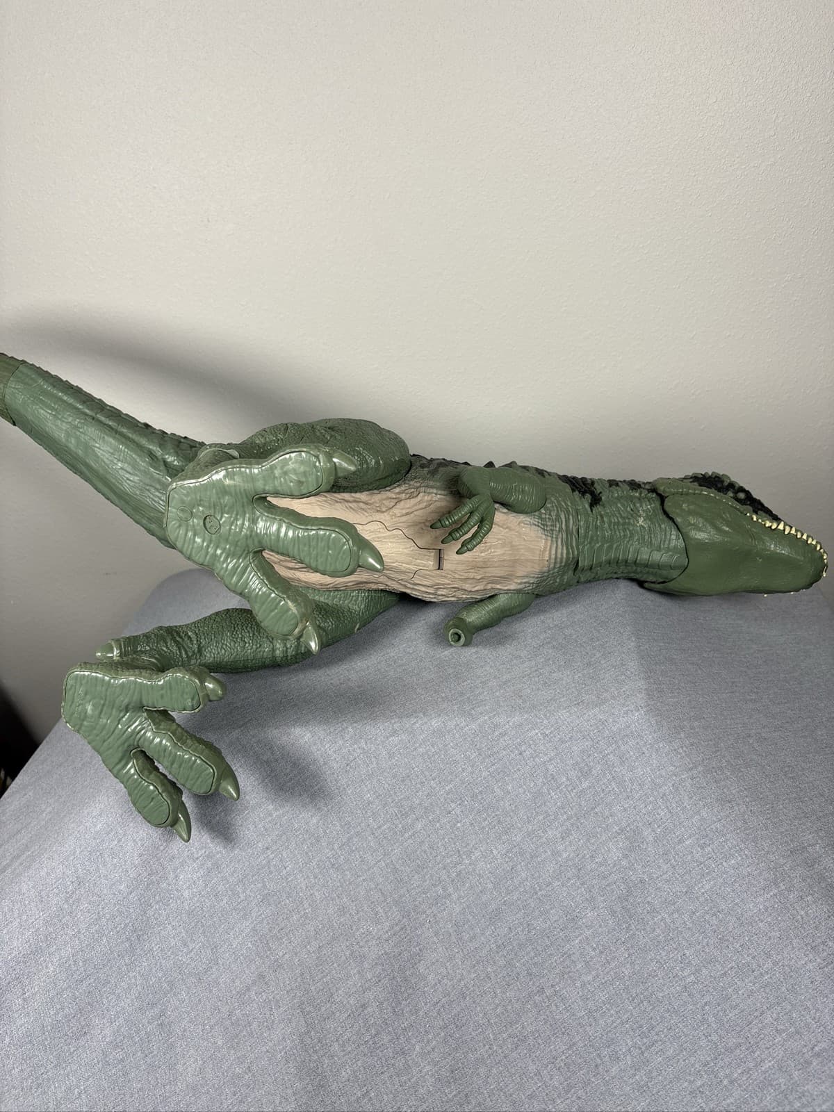 Mattel Jurassic World Dominion Strike N Roar Giganotosaurus Figure - Thumbnail 4