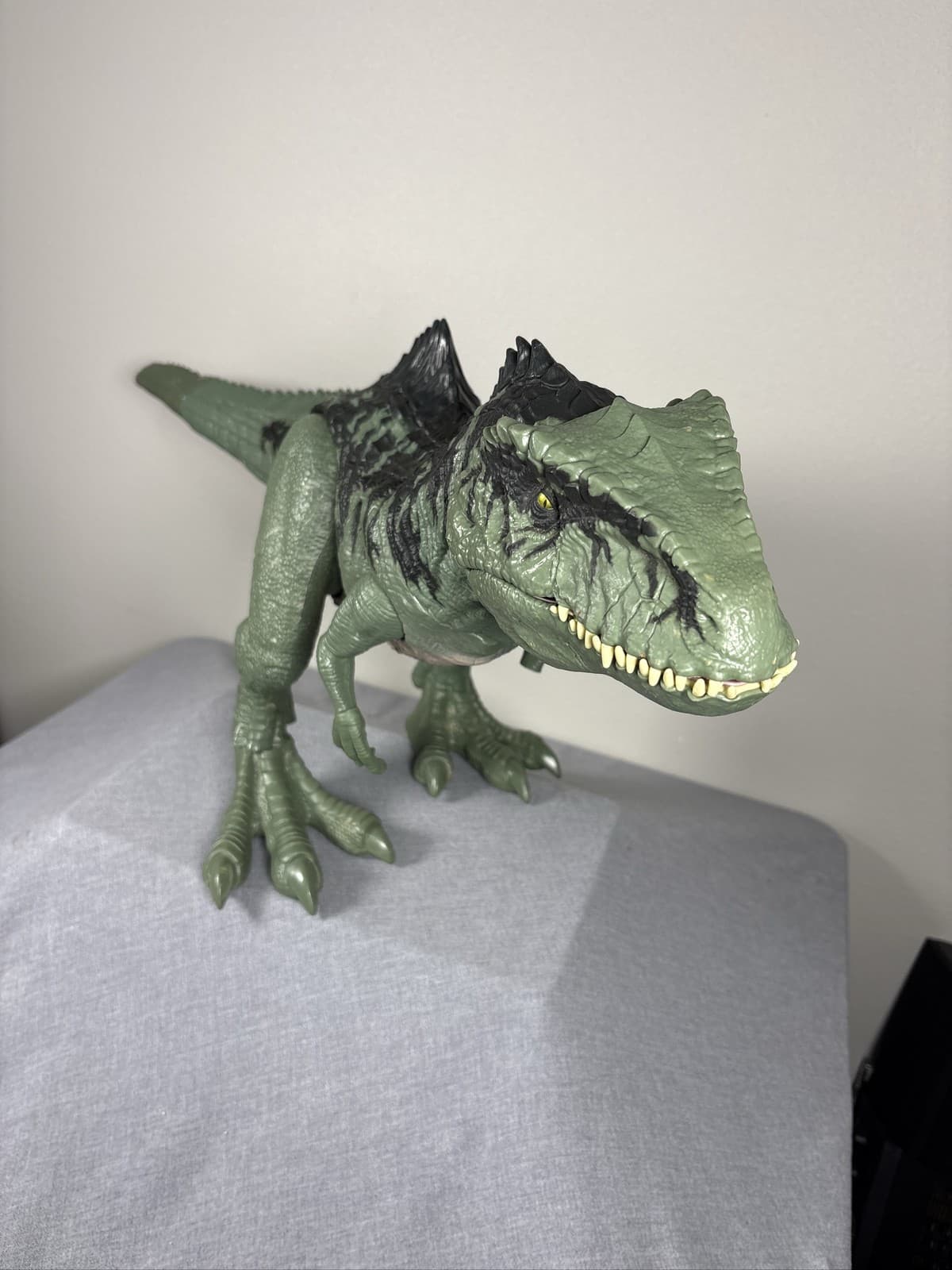 Mattel Jurassic World Dominion Strike N Roar Giganotosaurus Figure - Thumbnail 3