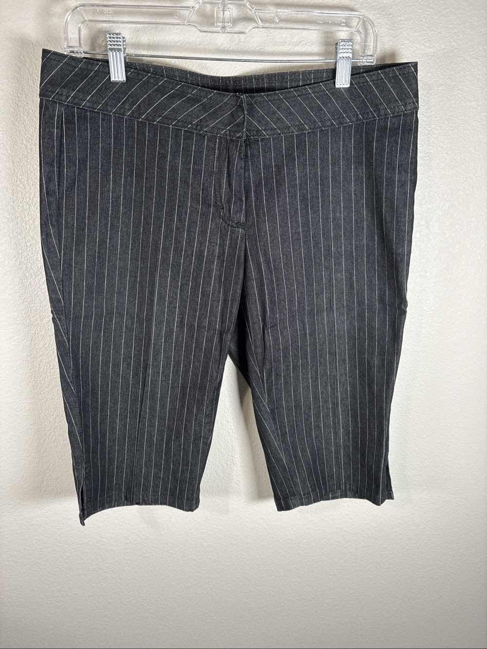 Bisou Bisou Black Pinstripe Wide Leg Shorts Womens 10