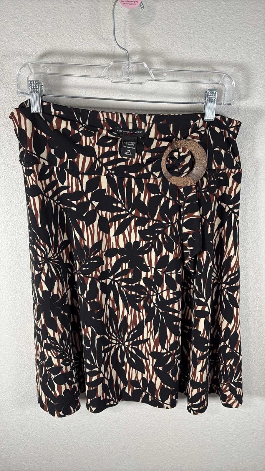 New York & Company Skirt M Brown Black Leaf Abstract Print Buckle A-Line