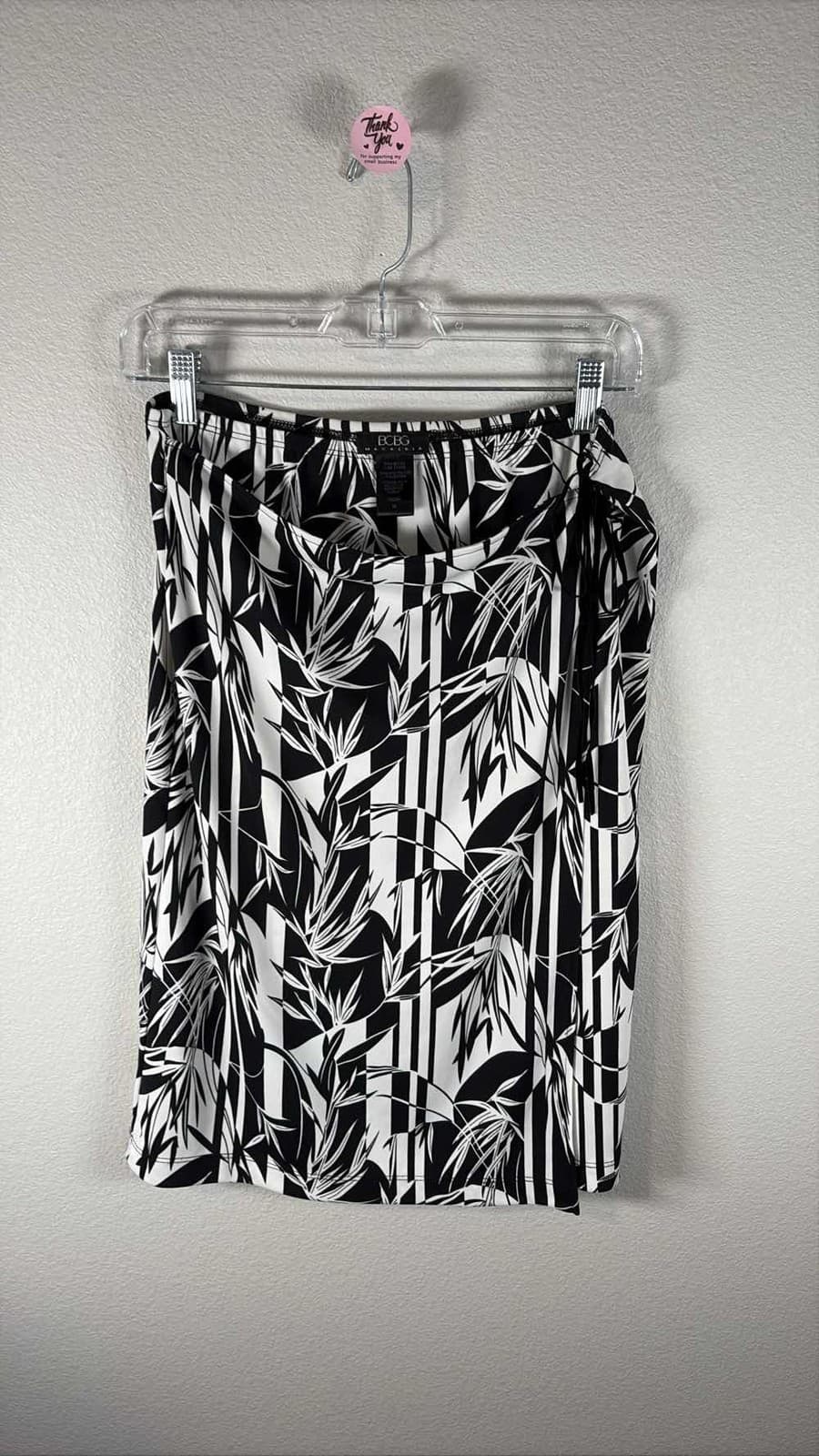 BCBG MAXAZRIA Black White Leaf Stripe Print Pull On Skirt M