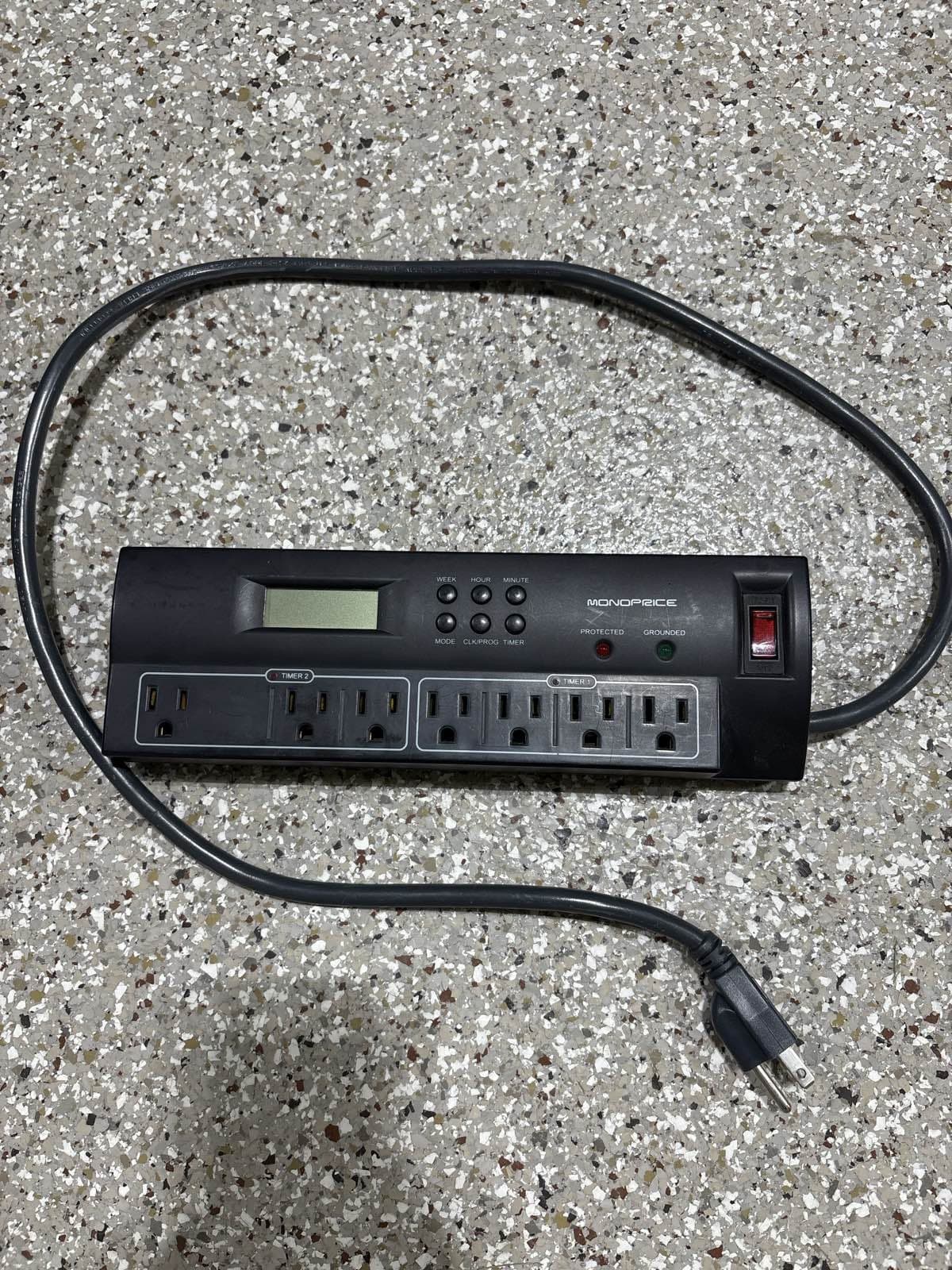 Monoprice 8 Outlet Surge Protector Power Strip w/ Timer & Grounded LED - Thumbnail 2