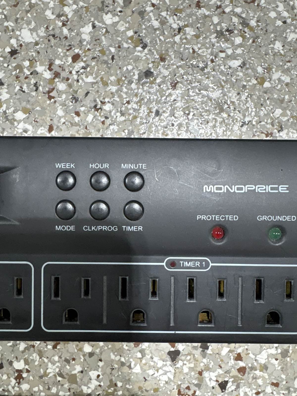 Monoprice 8 Outlet Surge Protector Power Strip w/ Timer & Grounded LED - Thumbnail 3