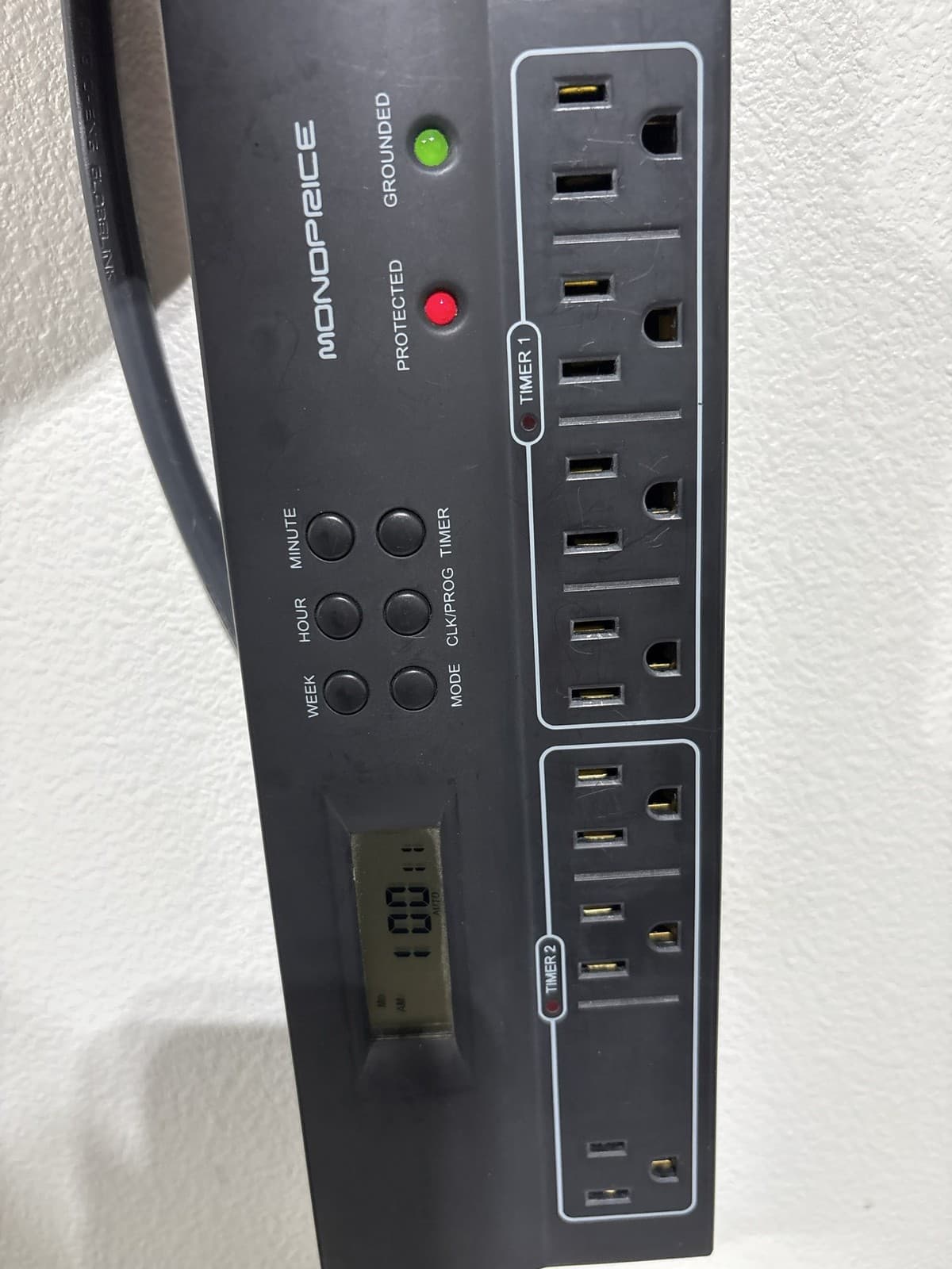 Monoprice 8 Outlet Surge Protector Power Strip w/ Timer & Grounded LED - Thumbnail 4