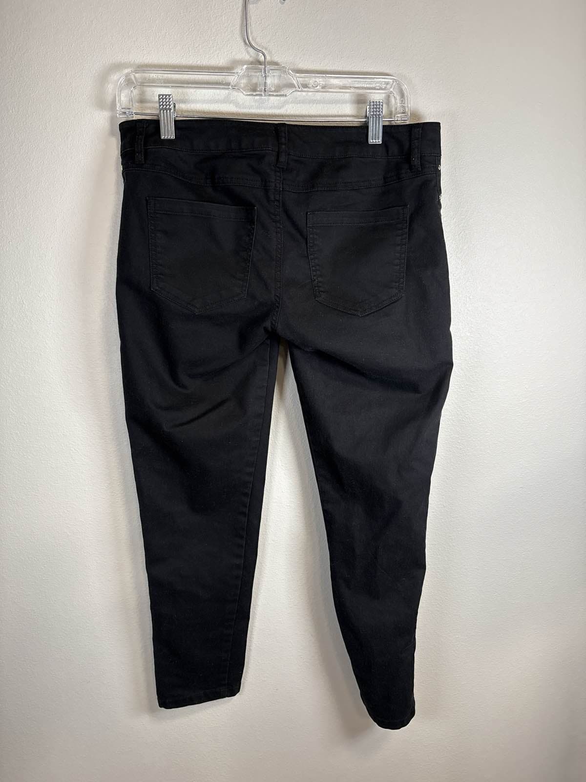 Forever 21 Women's Black Studded Skinny Jeans SZ 28 - Thumbnail 4
