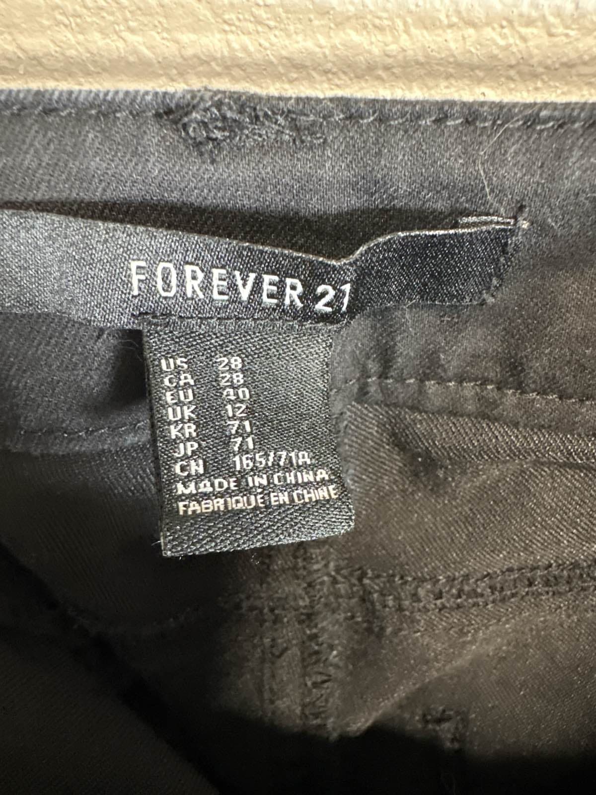 Forever 21 Women's Black Studded Skinny Jeans SZ 28 - Thumbnail 3