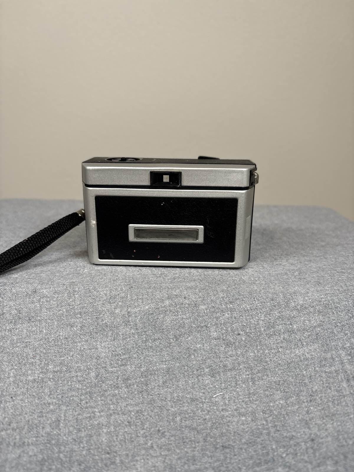 Kodak Instamatic 124 Film Camera USA w/ Strap - Thumbnail 2