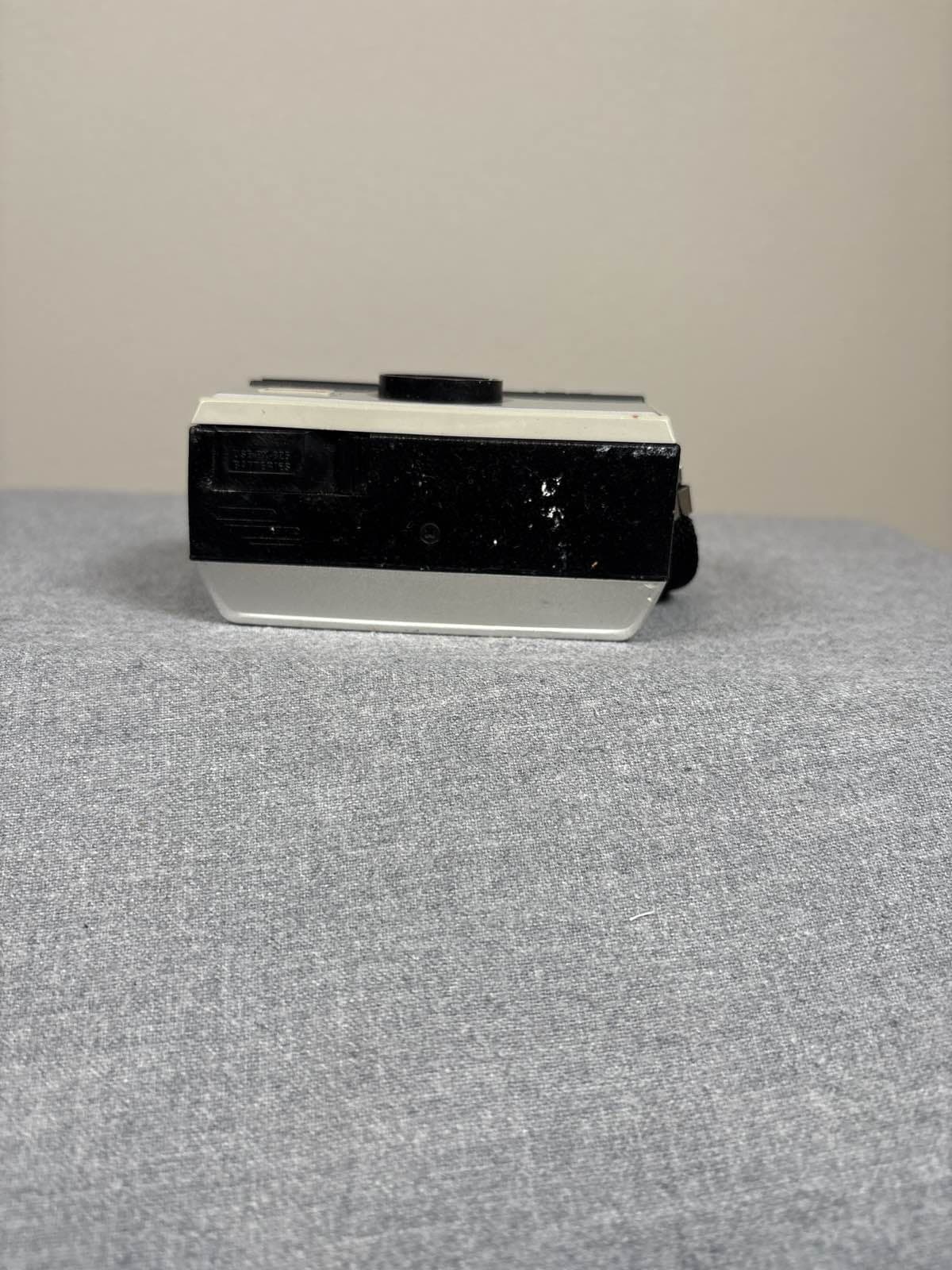 Kodak Instamatic 124 Film Camera USA w/ Strap - Thumbnail 5