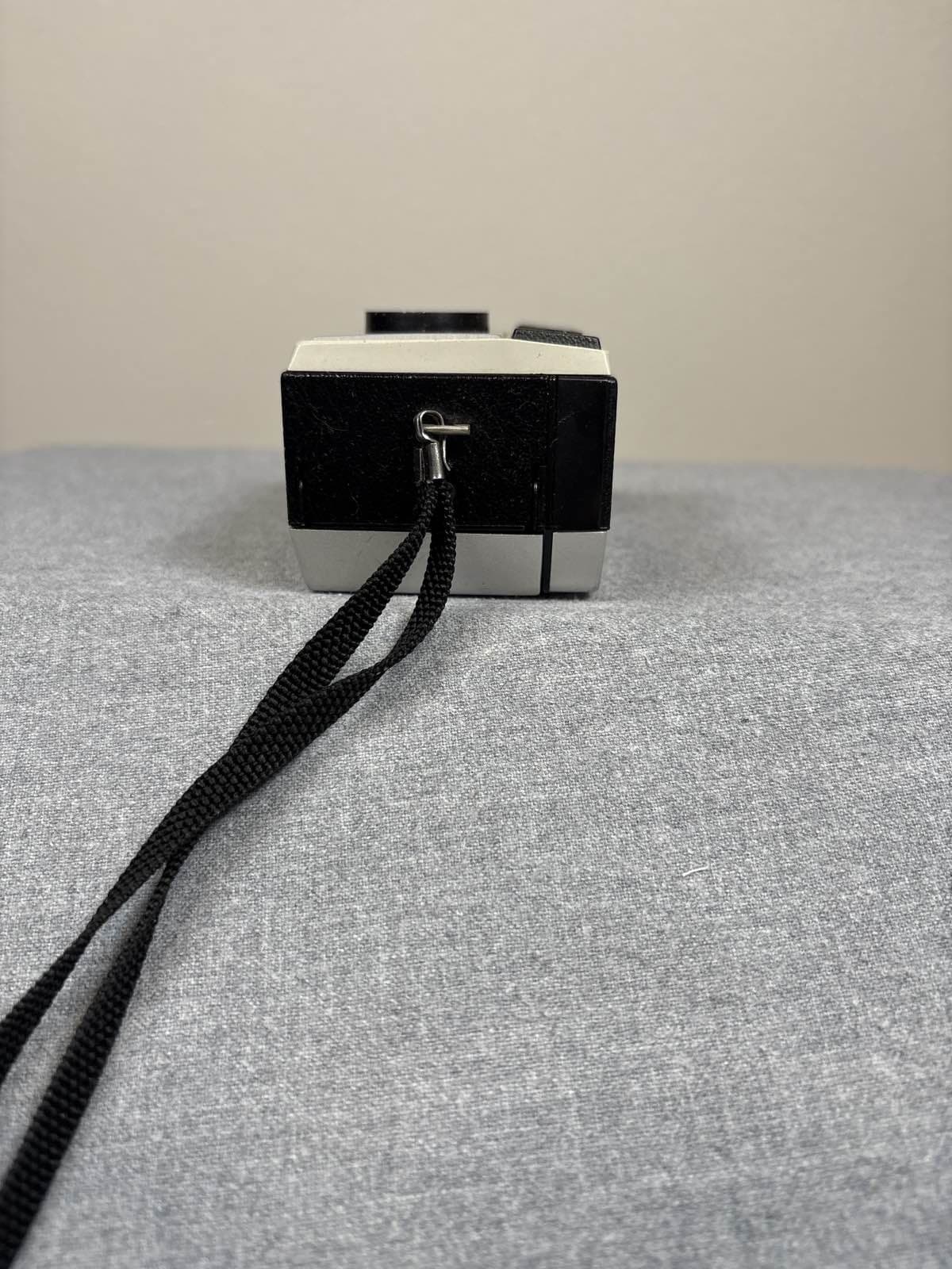 Kodak Instamatic 124 Film Camera USA w/ Strap - Thumbnail 6