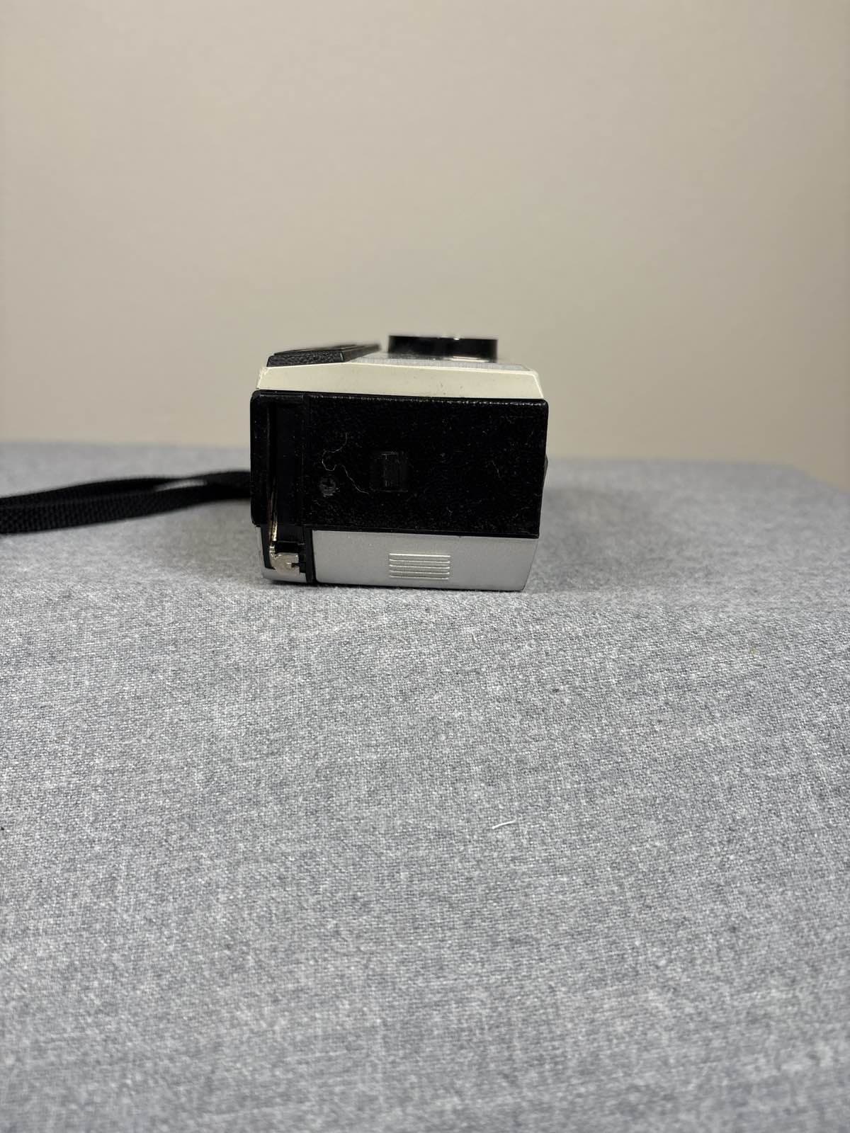 Kodak Instamatic 124 Film Camera USA w/ Strap - Thumbnail 4