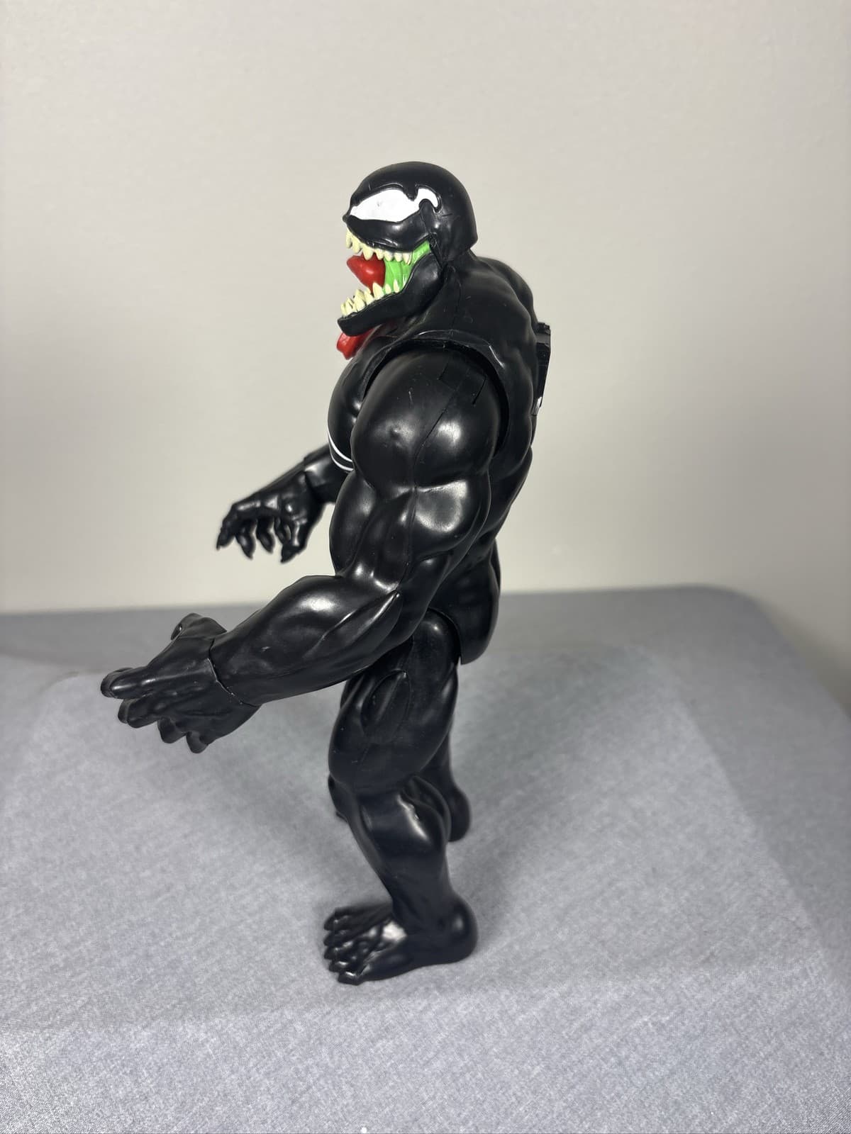 Marvel Maximum Venom Titan Hero Series 12-Inch Action Figure Hasbro 2019 - Thumbnail 4