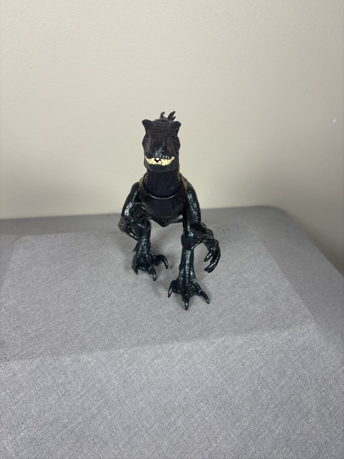 Mattel Jurassic World Indoraptor Action Figure Black Gold Dinosaur - Thumbnail 2