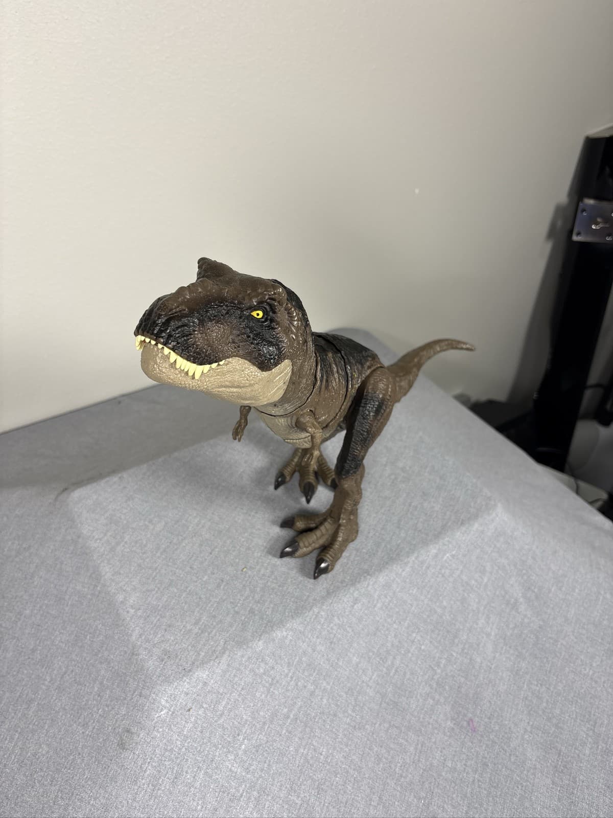 Mattel Jurassic World Dominion Thrash N Devour Tyrannosaurus T-Rex - Thumbnail 2