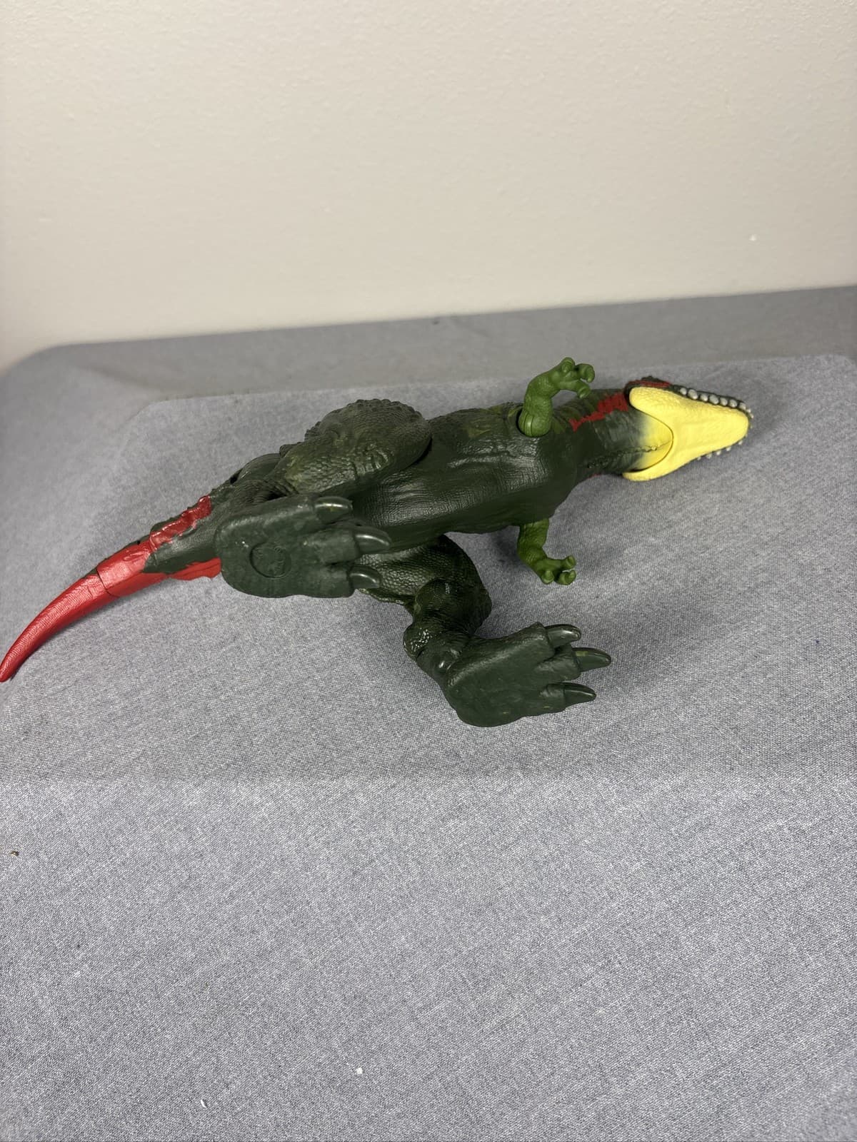Mattel Jurassic World Dino Trackers Sinotyrannus Dinosaur Figure - Thumbnail 5
