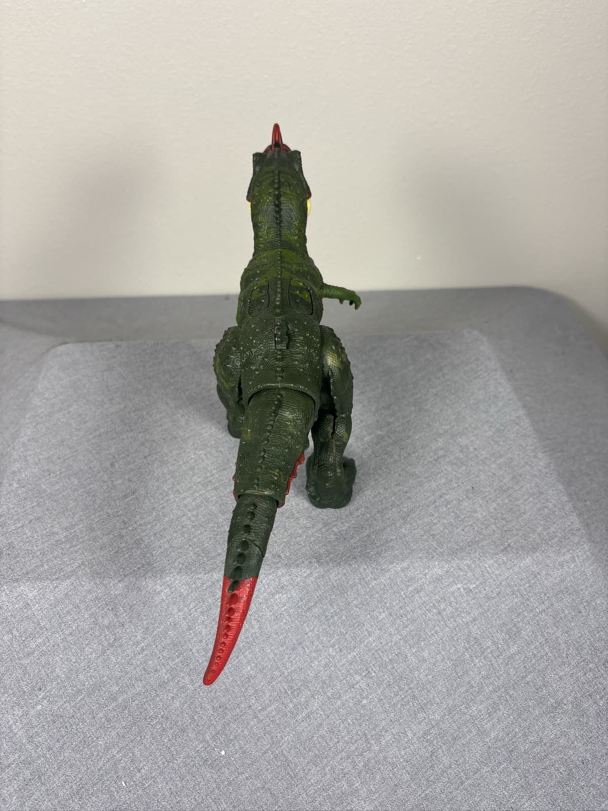 Mattel Jurassic World Dino Trackers Sinotyrannus Dinosaur Figure - Thumbnail 4