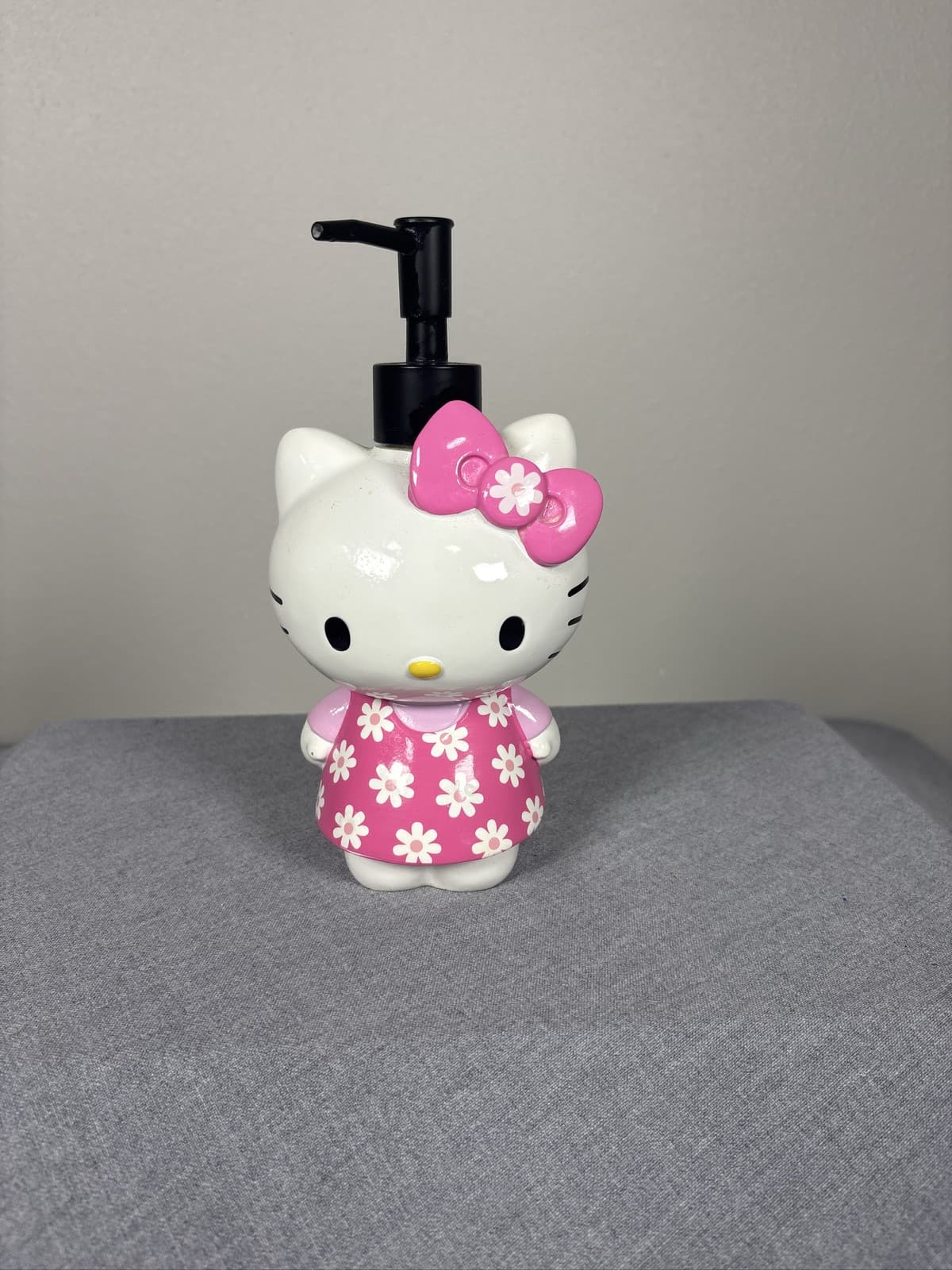 Sanrio Hello Kitty Ceramic Soap Lotion Dispenser Pink Daisy Dress Bow