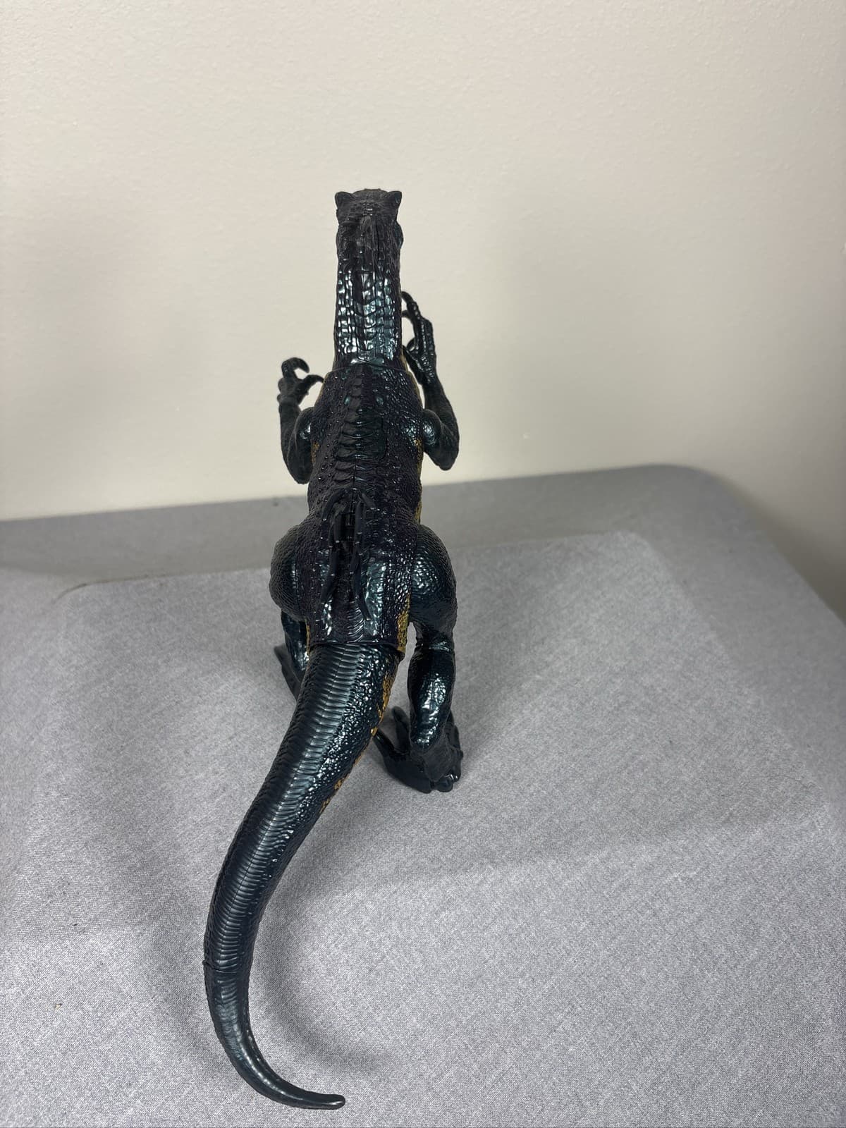 Mattel Jurassic World Indoraptor Action Figure Black Gold Dinosaur - Thumbnail 4
