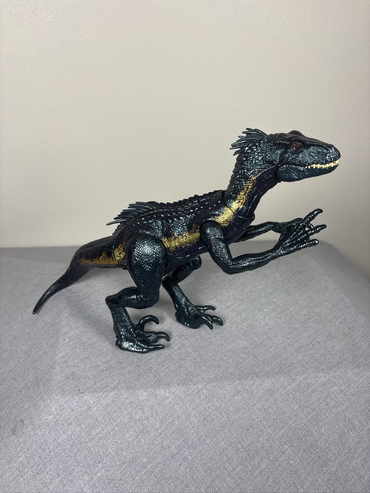 Mattel Jurassic World Indoraptor Action Figure Black Gold Dinosaur - Thumbnail 3