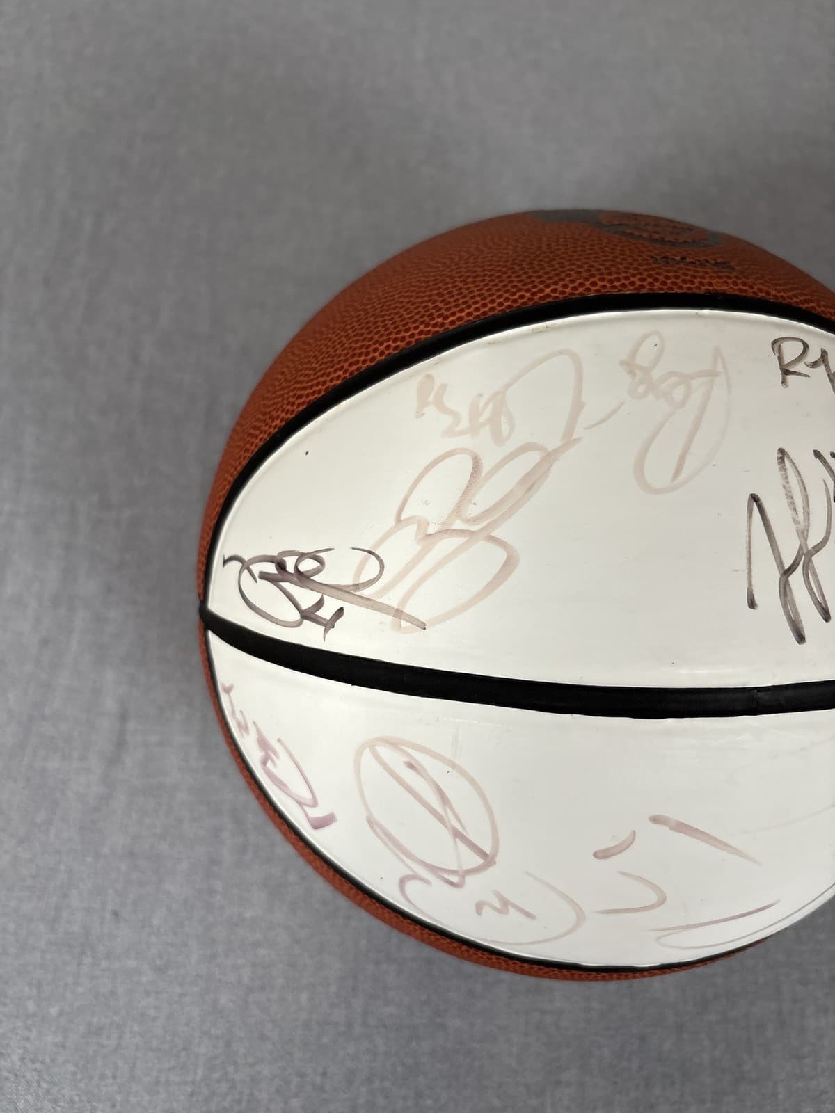 2005-2006 Seattle Supersonics NBA Team Autographed Basketball - Thumbnail 2