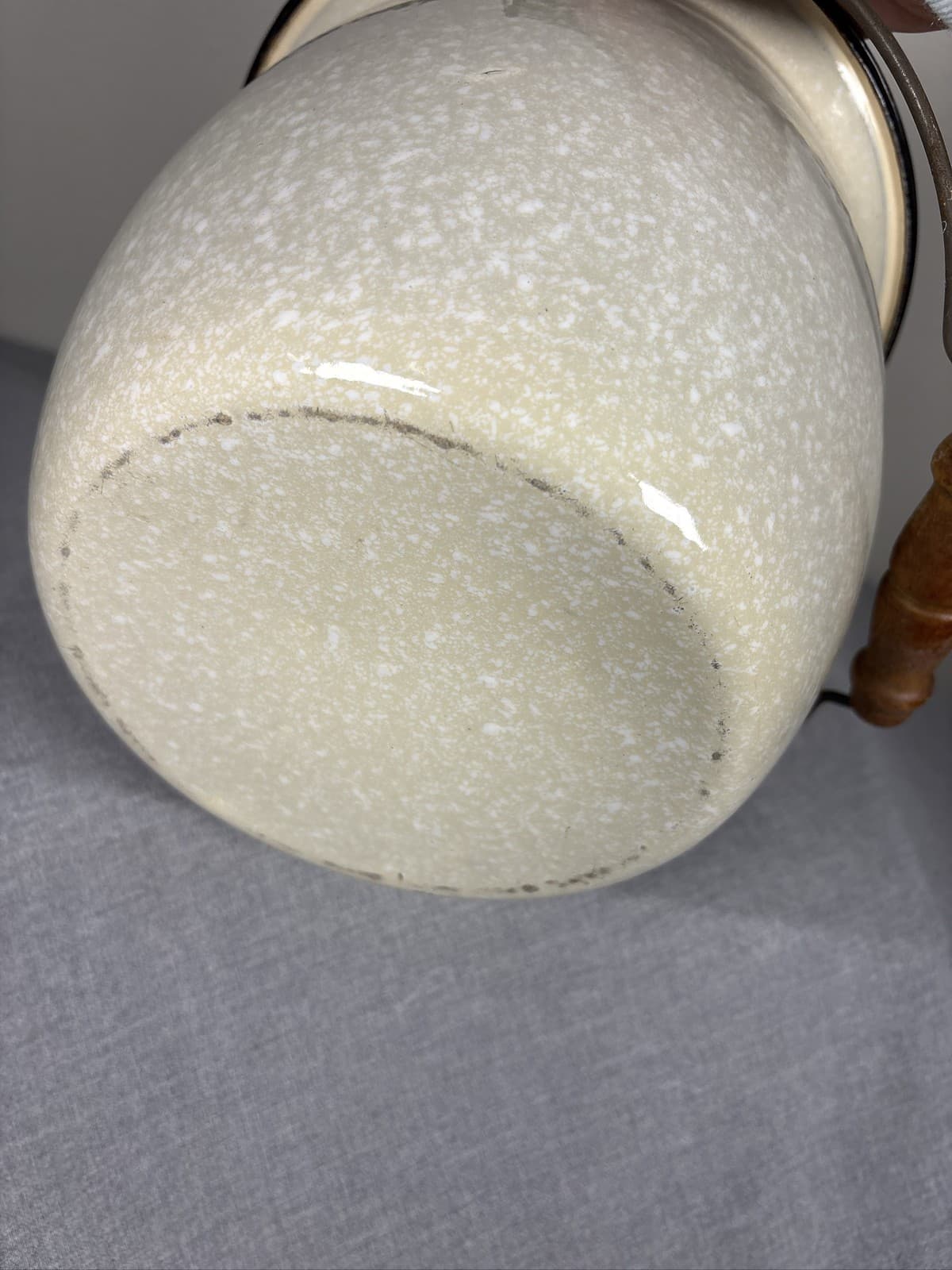 Vintage Cream Speckled Enamelware Chamber Pot With Lid And Wooden Handle - Thumbnail 8